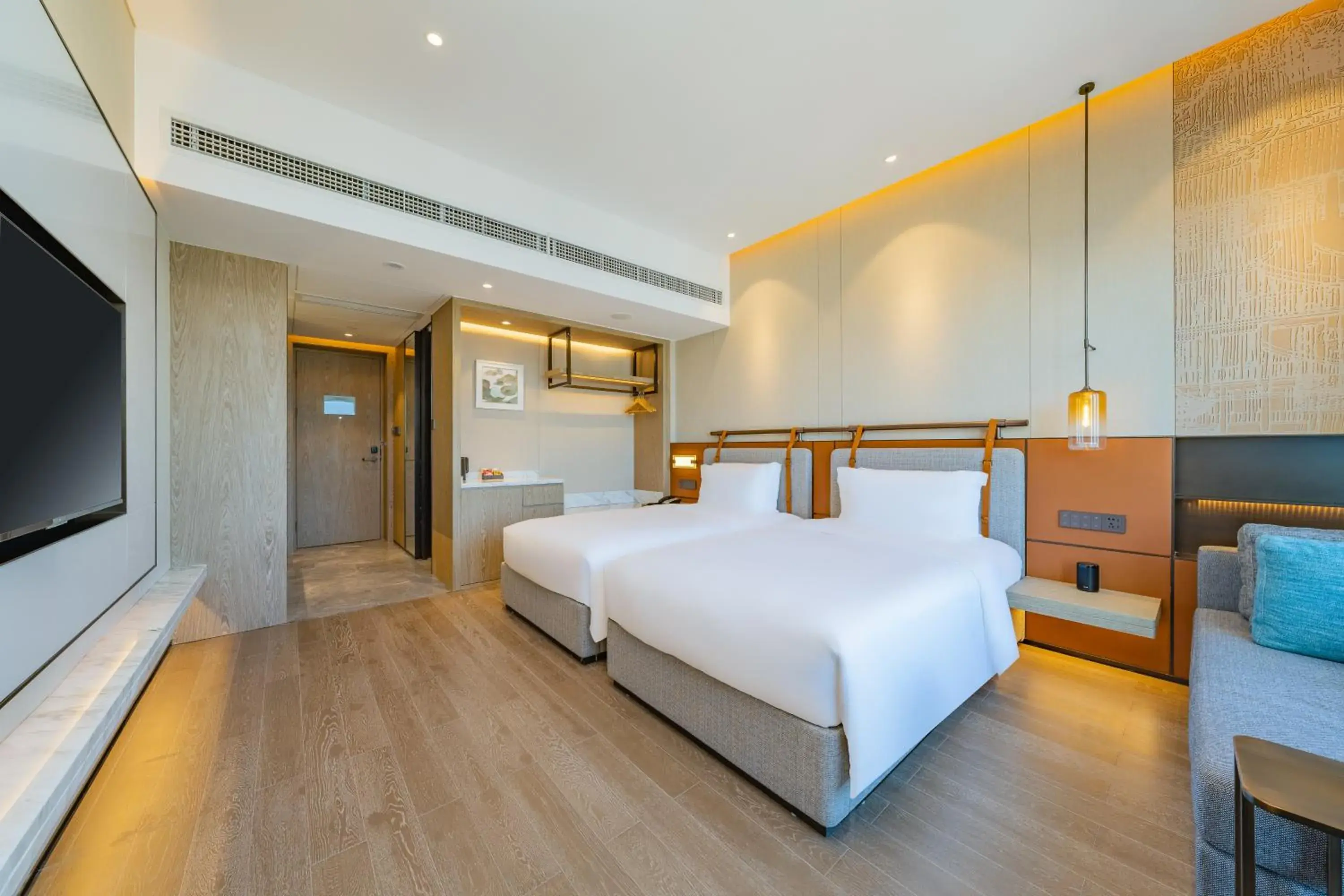 Standard Double Room with Two Double Beds in Holiday Inn Zhuhai City Center by IHG Standard Double Room with Two Double Beds in Holiday Inn Zhuhai City Center by IHG