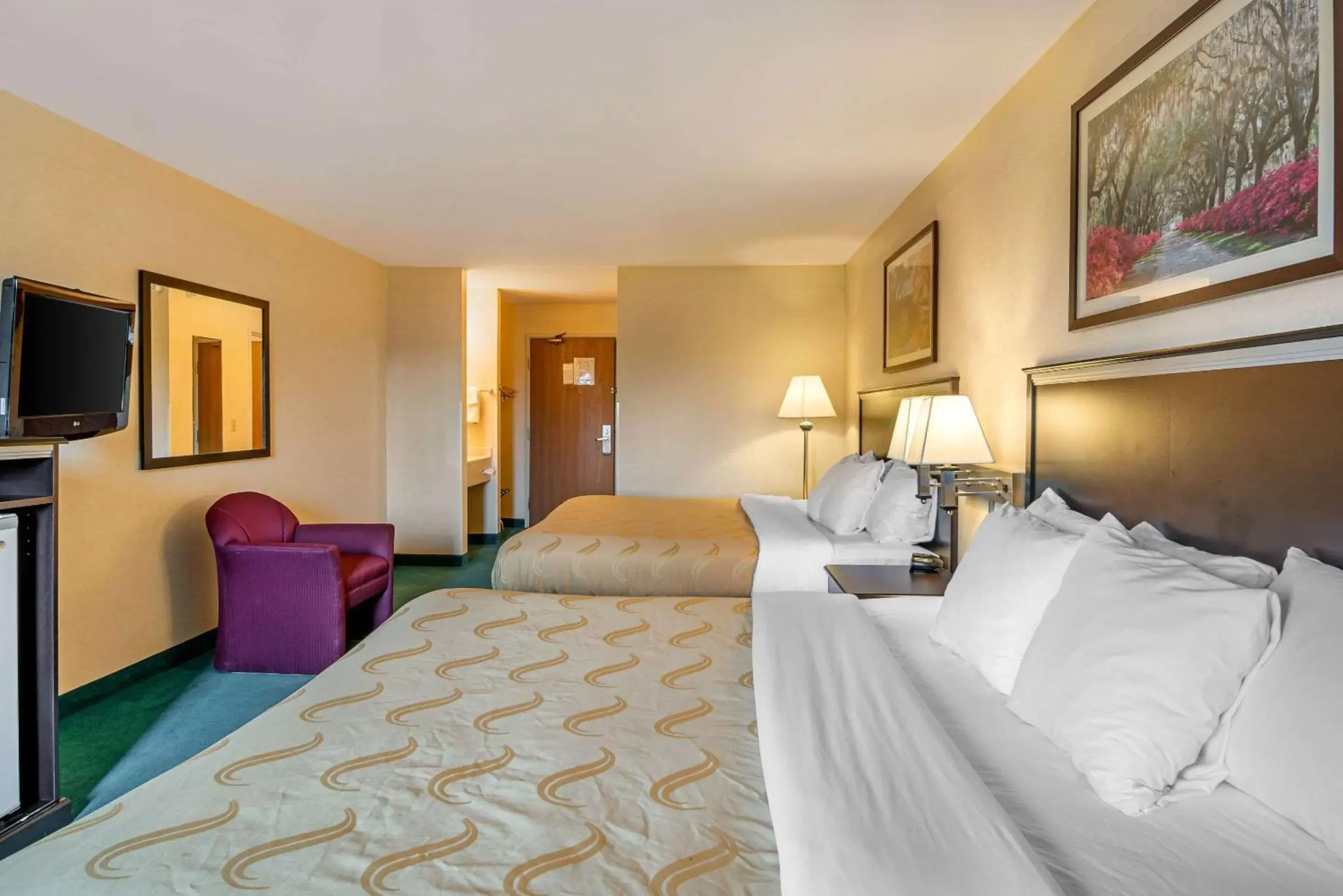 Deluxe Queen Room with Two Queen Beds - Non-Smoking in Quality Inn Bend North Deluxe Queen Room with Two Queen Beds - Non-Smoking in Quality Inn Bend North