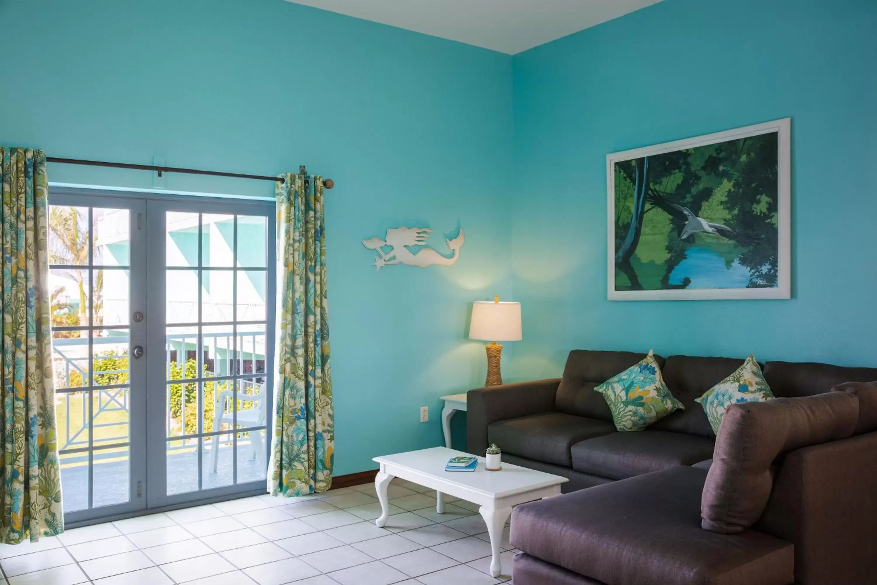 Deluxe King Suite in Grassy Flats Resort & Beach Club Deluxe King Suite in Grassy Flats Resort & Beach Club