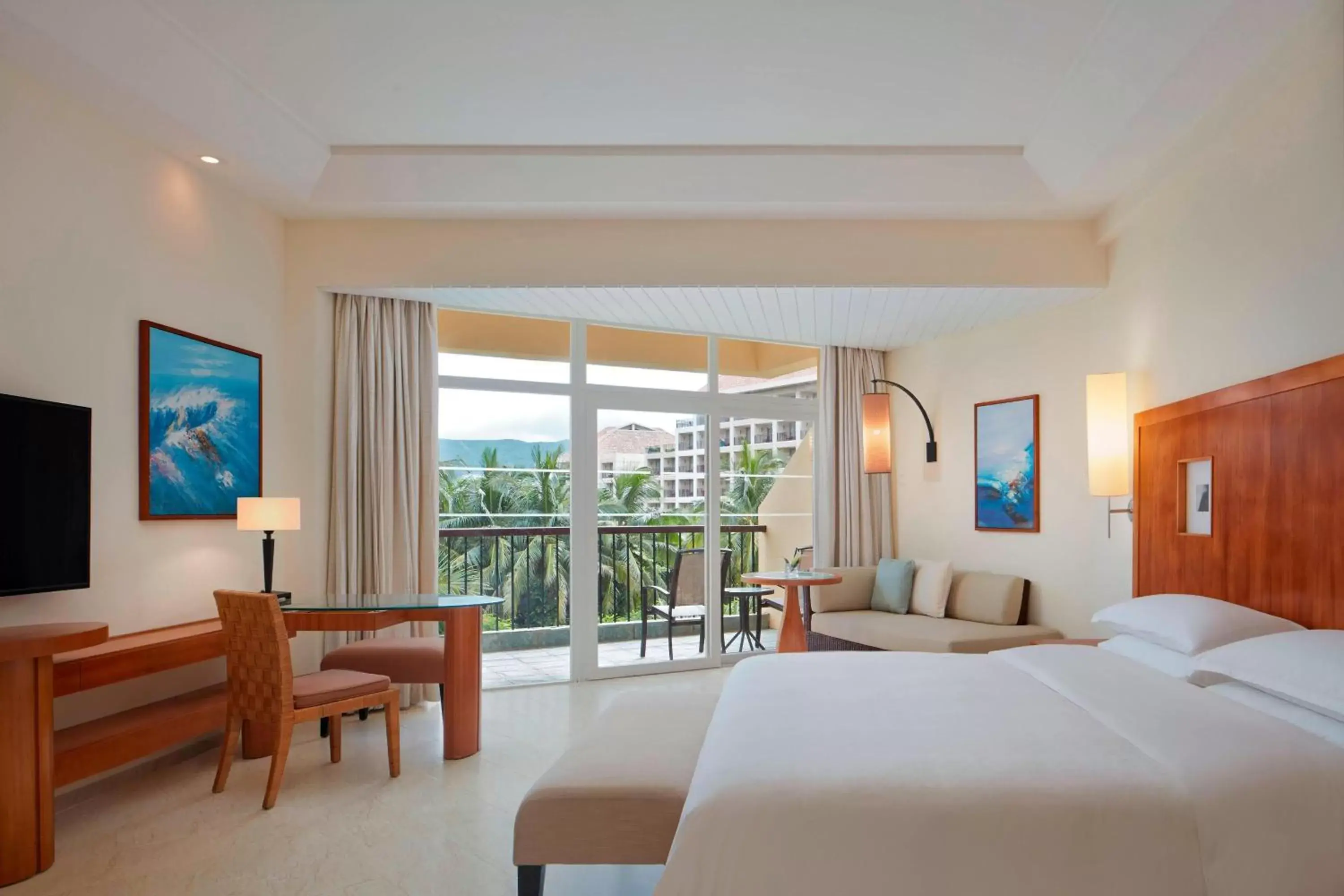 Superior King Room with Garden View in Sheraton Sanya Yalong Bay Resort Superior King Room with Garden View in Sheraton Sanya Yalong Bay Resort