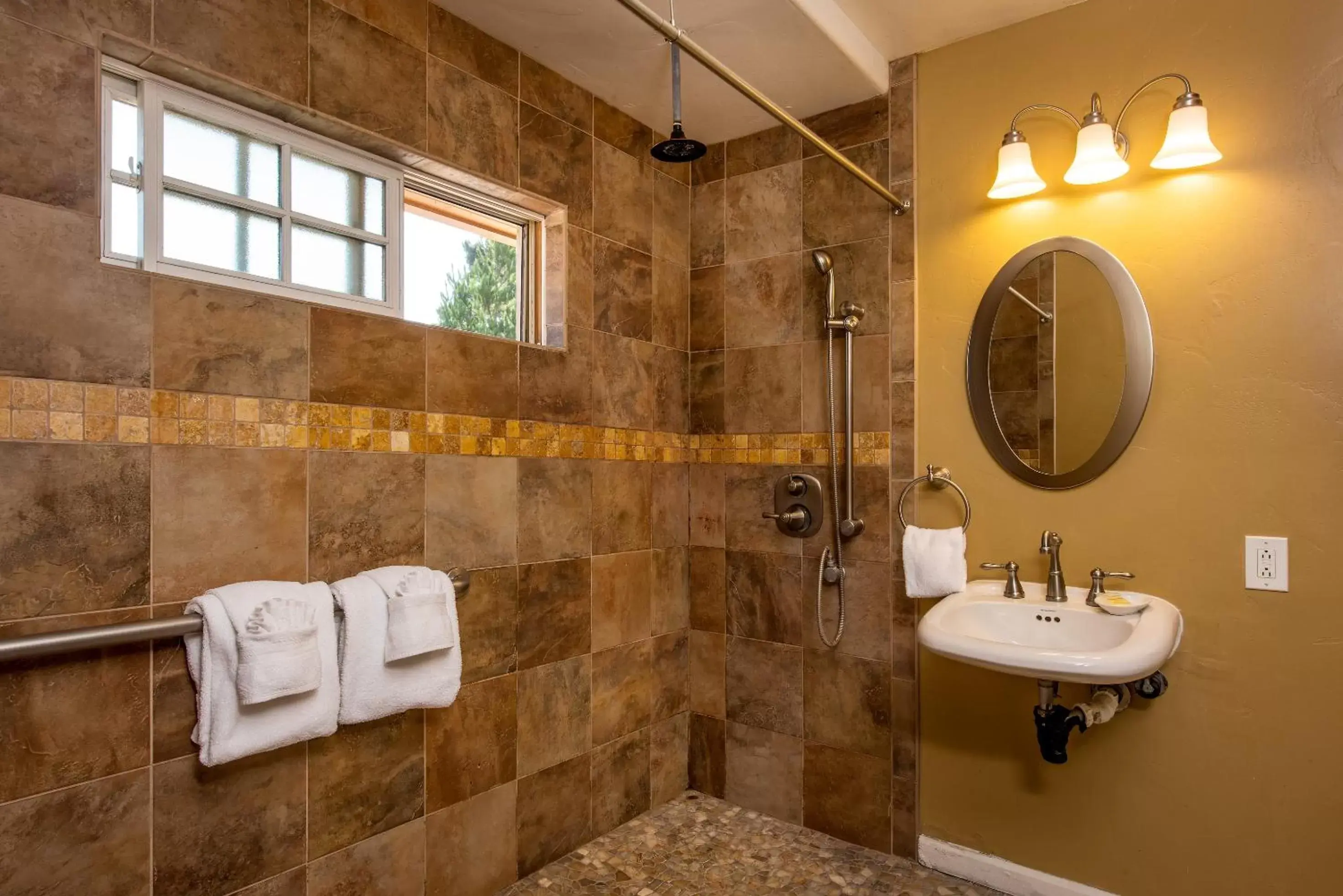 Deluxe Queen Room with Two Queen Beds in Sunset Inn Pacific Grove Deluxe Queen Room with Two Queen Beds in Sunset Inn Pacific Grove