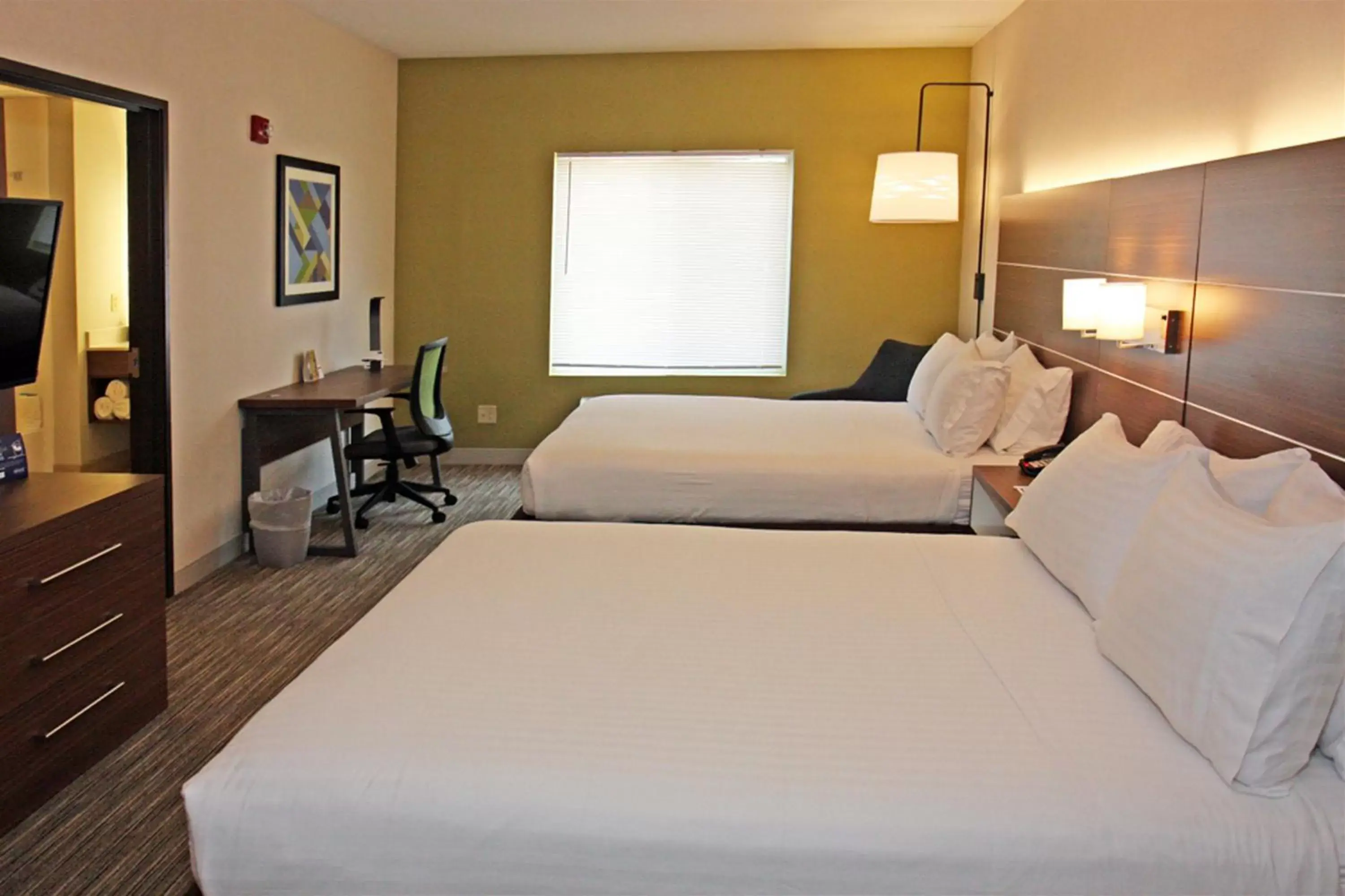 Standard Queen Room with Two Queen Beds in Holiday Inn Express Branford-New Haven by IHG Standard Queen Room with Two Queen Beds in Holiday Inn Express Branford-New Haven by IHG