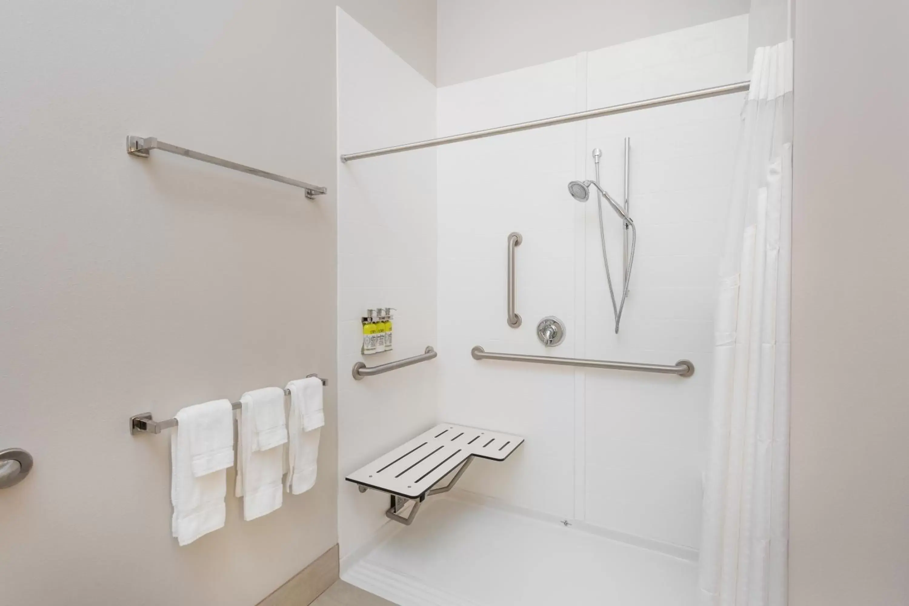 King Room - Disability Access Roll in Shower in Holiday Inn Express & Suites St. Louis - Chesterfield by IHG King Room - Disability Access Roll in Shower in Holiday Inn Express & Suites St. Louis - Chesterfield by IHG
