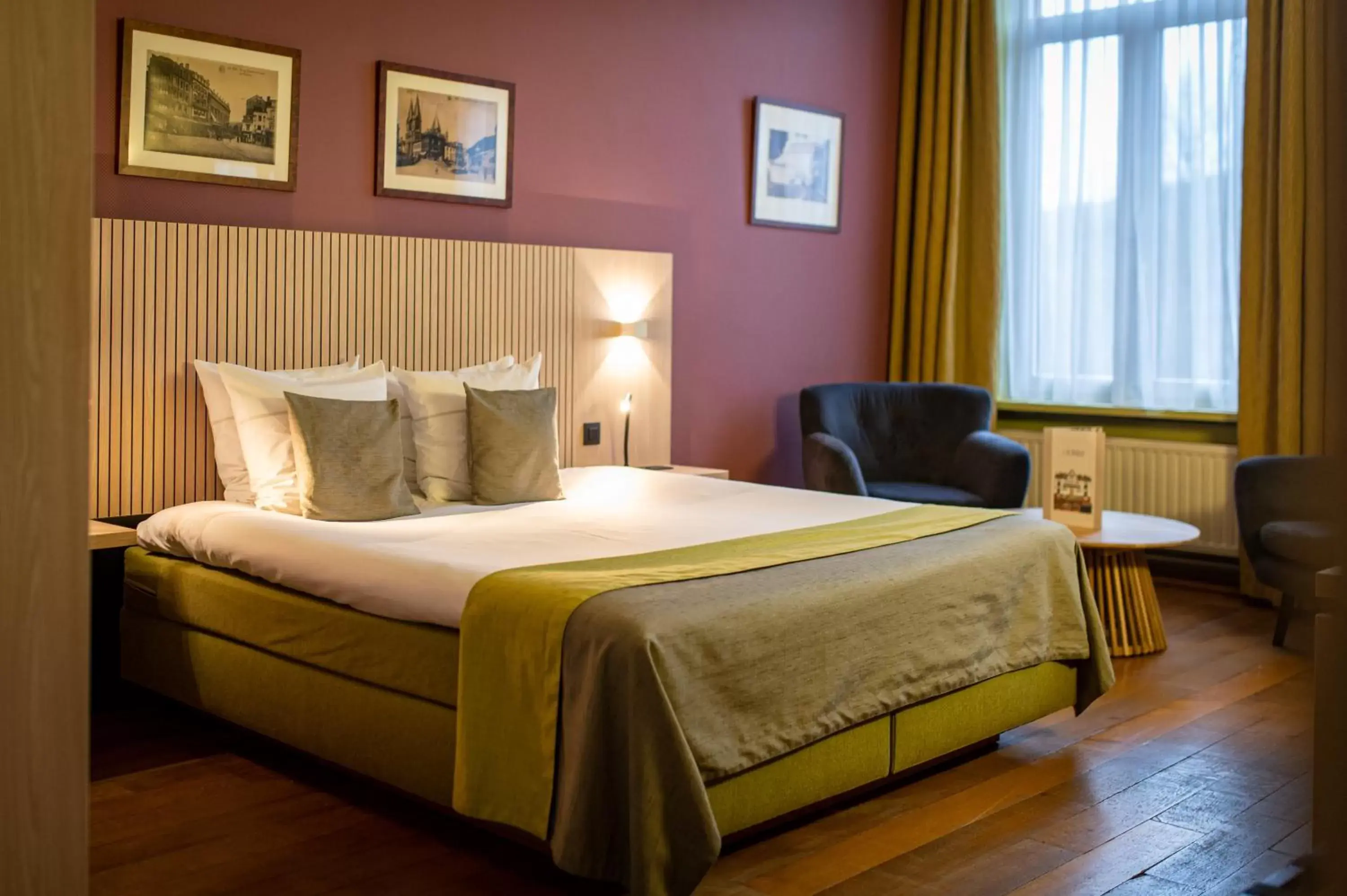 Large Double Room in La Villa des Fleurs Large Double Room in La Villa des Fleurs