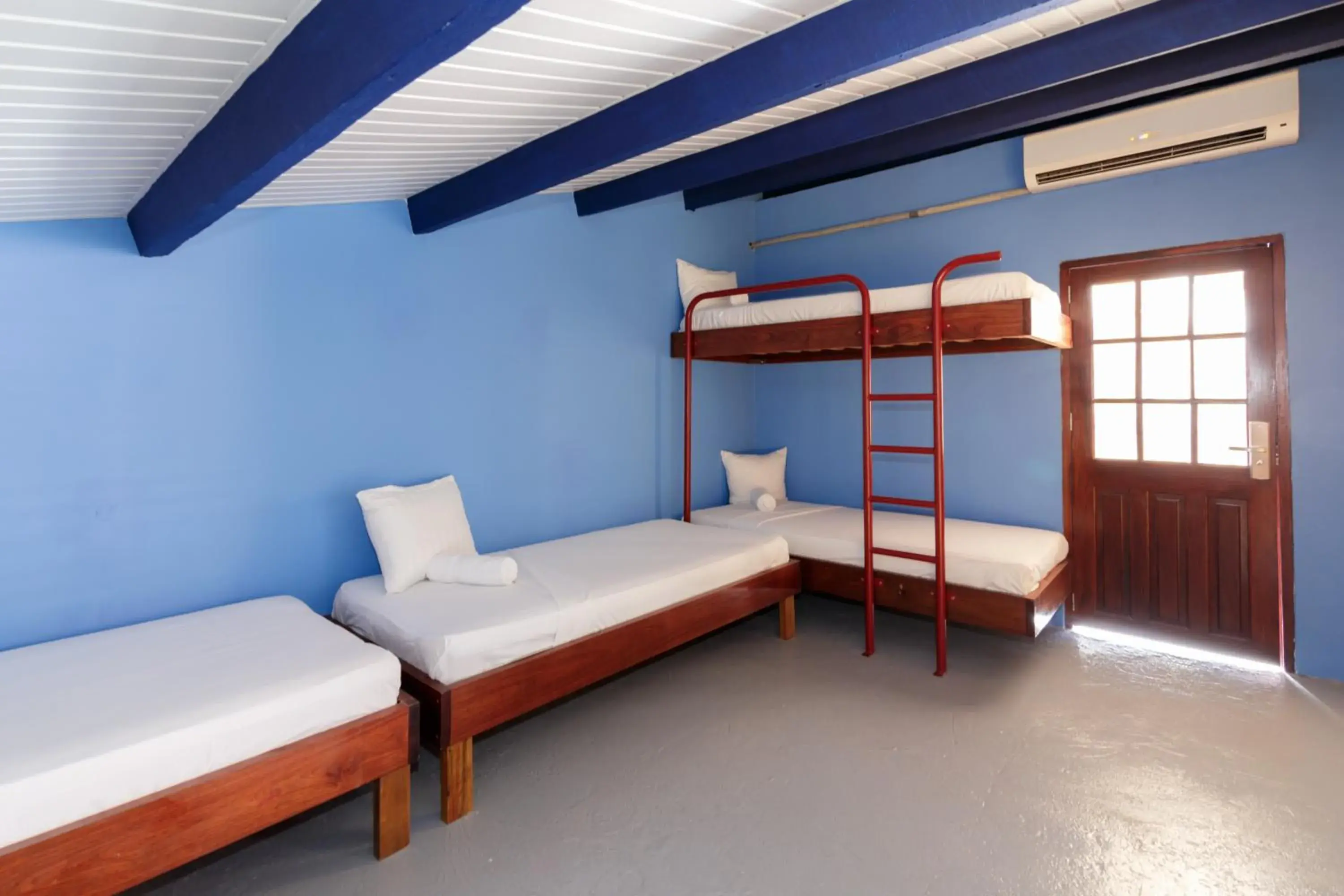 Bed in 4-Bed Dormitory Room in First Curacao Hostel Bed in 4-Bed Dormitory Room in First Curacao Hostel