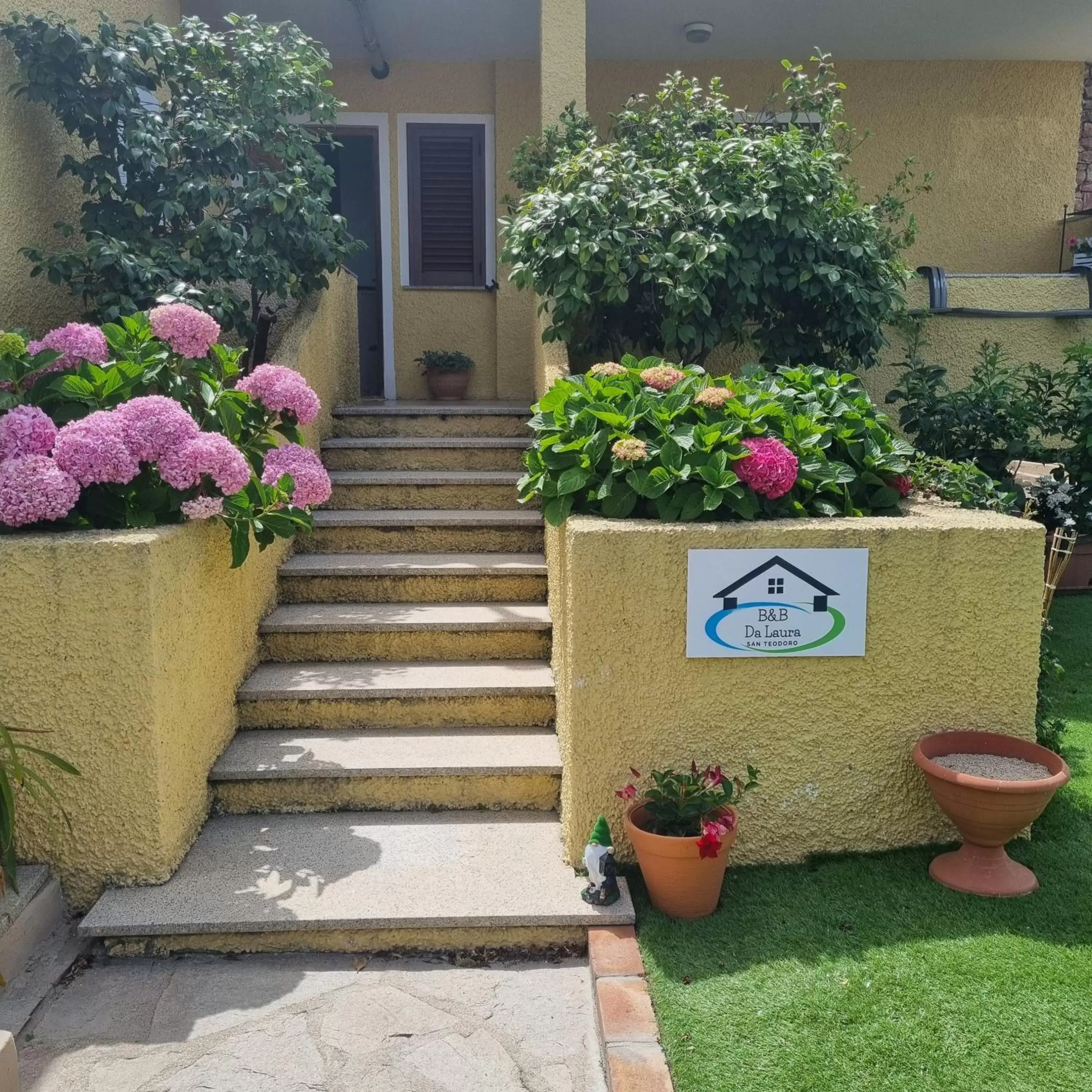 B&B Da Laura San Teodoro B&B Da Laura San Teodoro