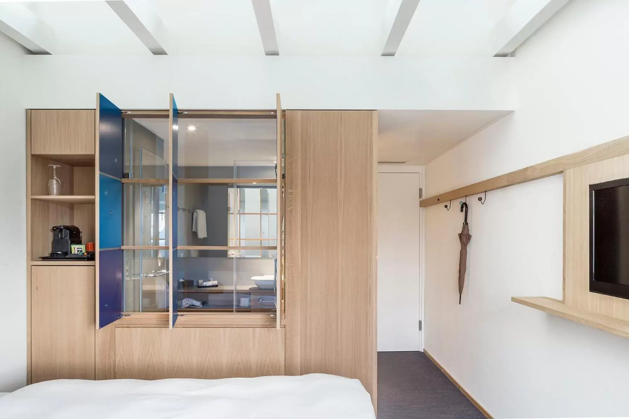 Small Double Room in Hotel Basel - Da wohnen, wo Basel lebt! Small Double Room in Hotel Basel - Da wohnen, wo Basel lebt!