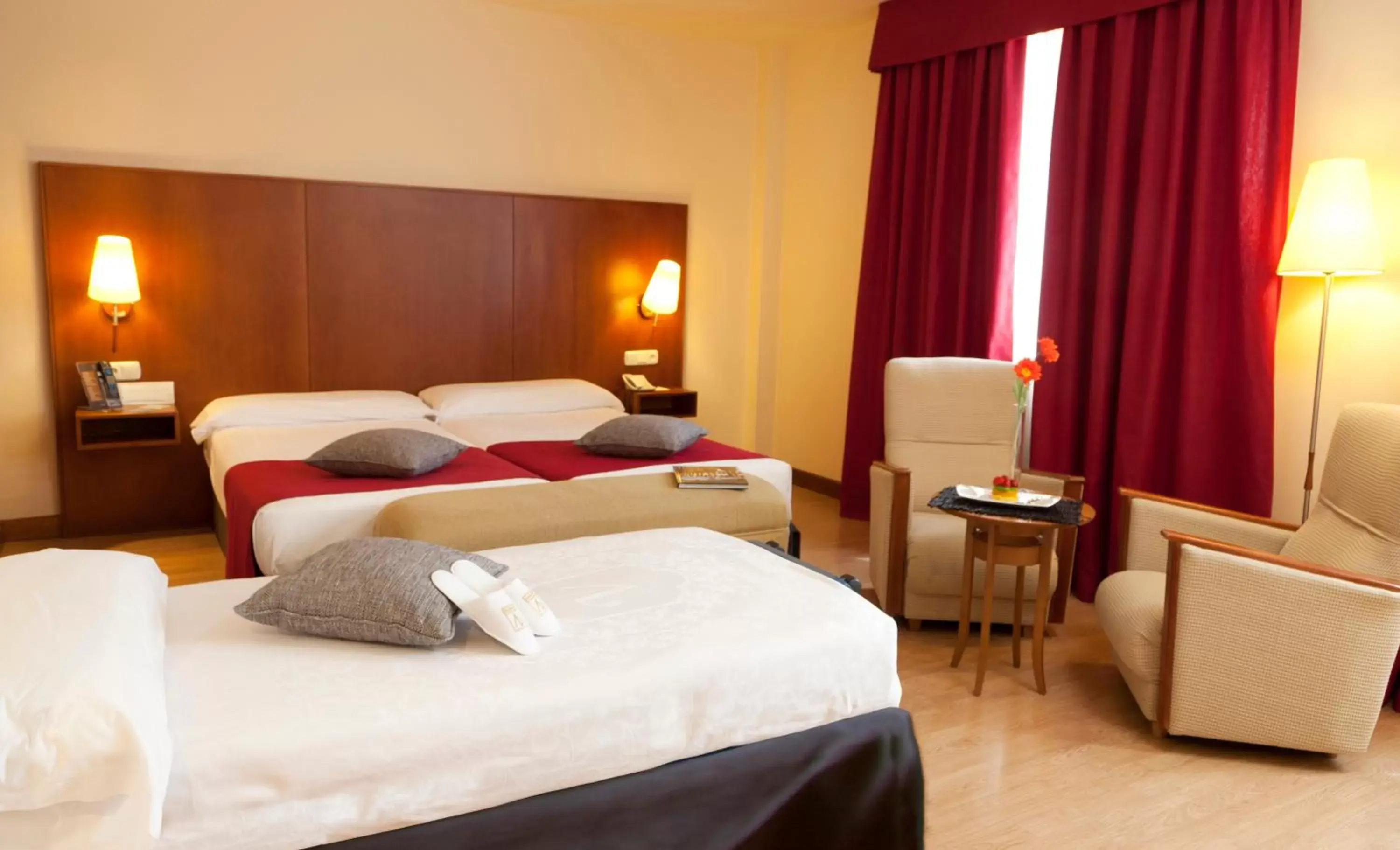 Double Room with Extra Bed (2 Adults + 1 Child) in Vincci Ciudad de Salamanca Double Room with Extra Bed (2 Adults + 1 Child) in Vincci Ciudad de Salamanca
