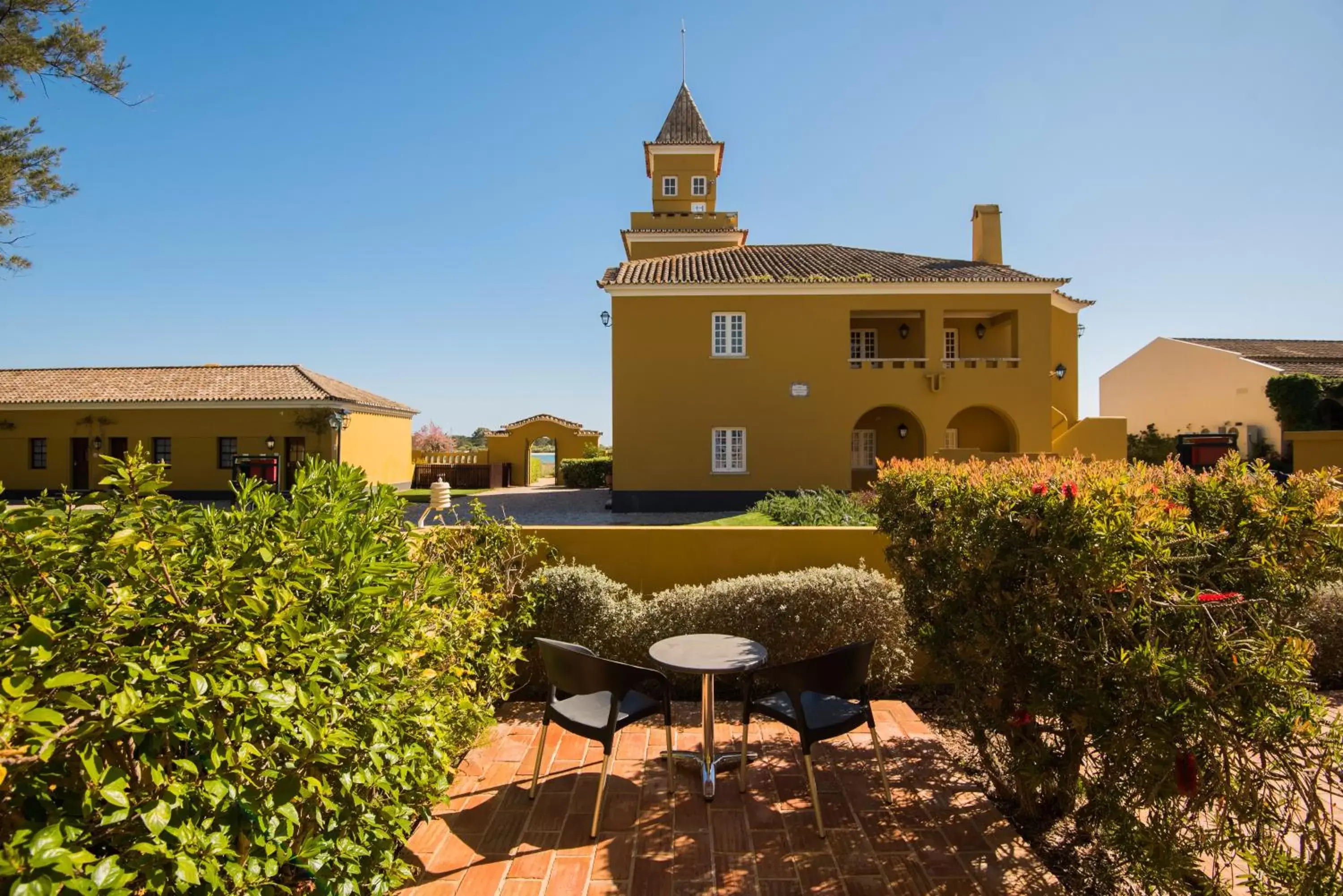 Twin Room with Extra Bed (2 Adults + 1 Child) in Vila Gale Albacora Twin Room with Extra Bed (2 Adults + 1 Child) in Vila Gale Albacora