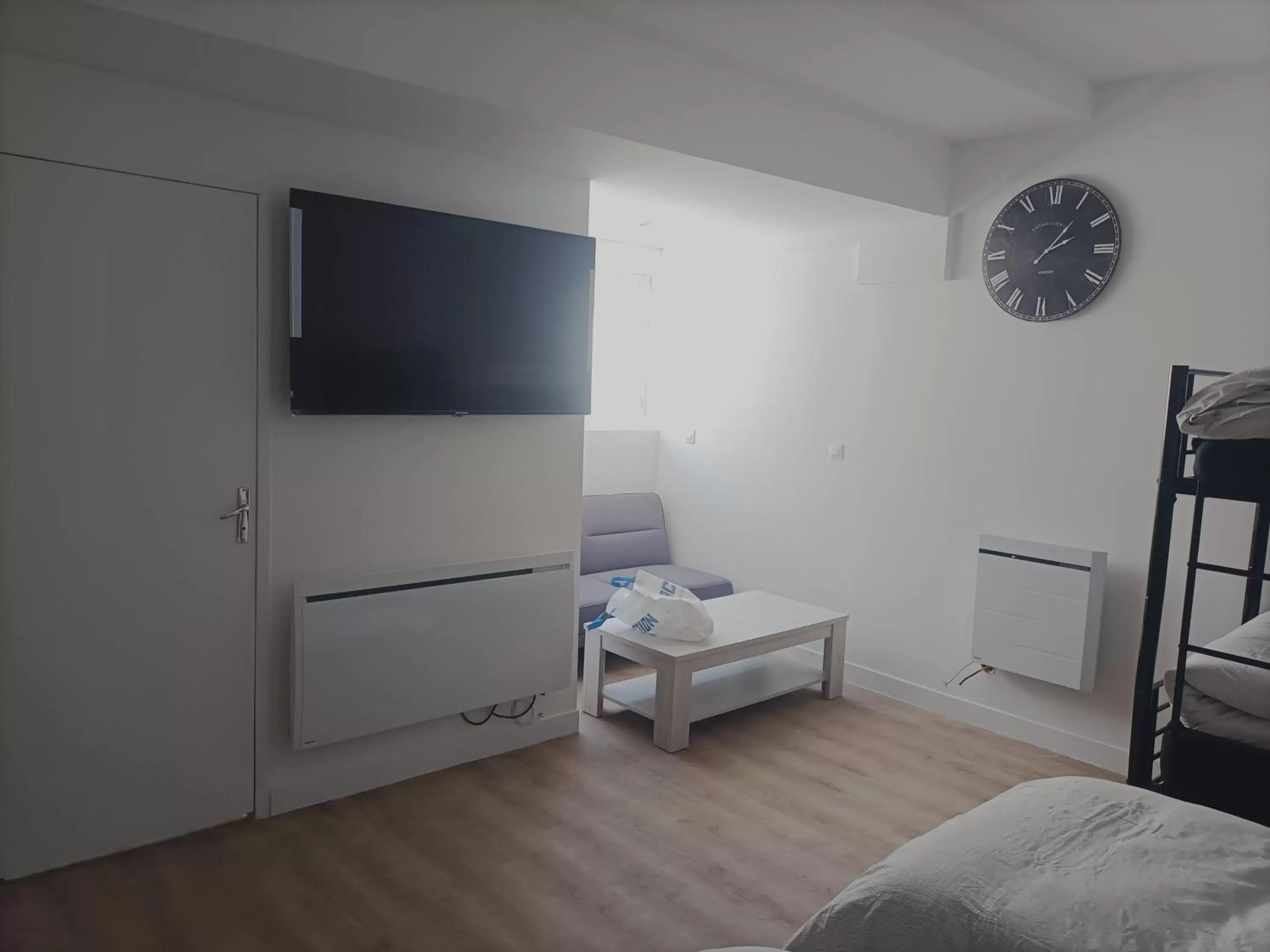 Family Room with Private Bathroom in 7 minutes de l'aéroport CDG 5 Family Room with Private Bathroom in 7 minutes de l'aéroport CDG 5