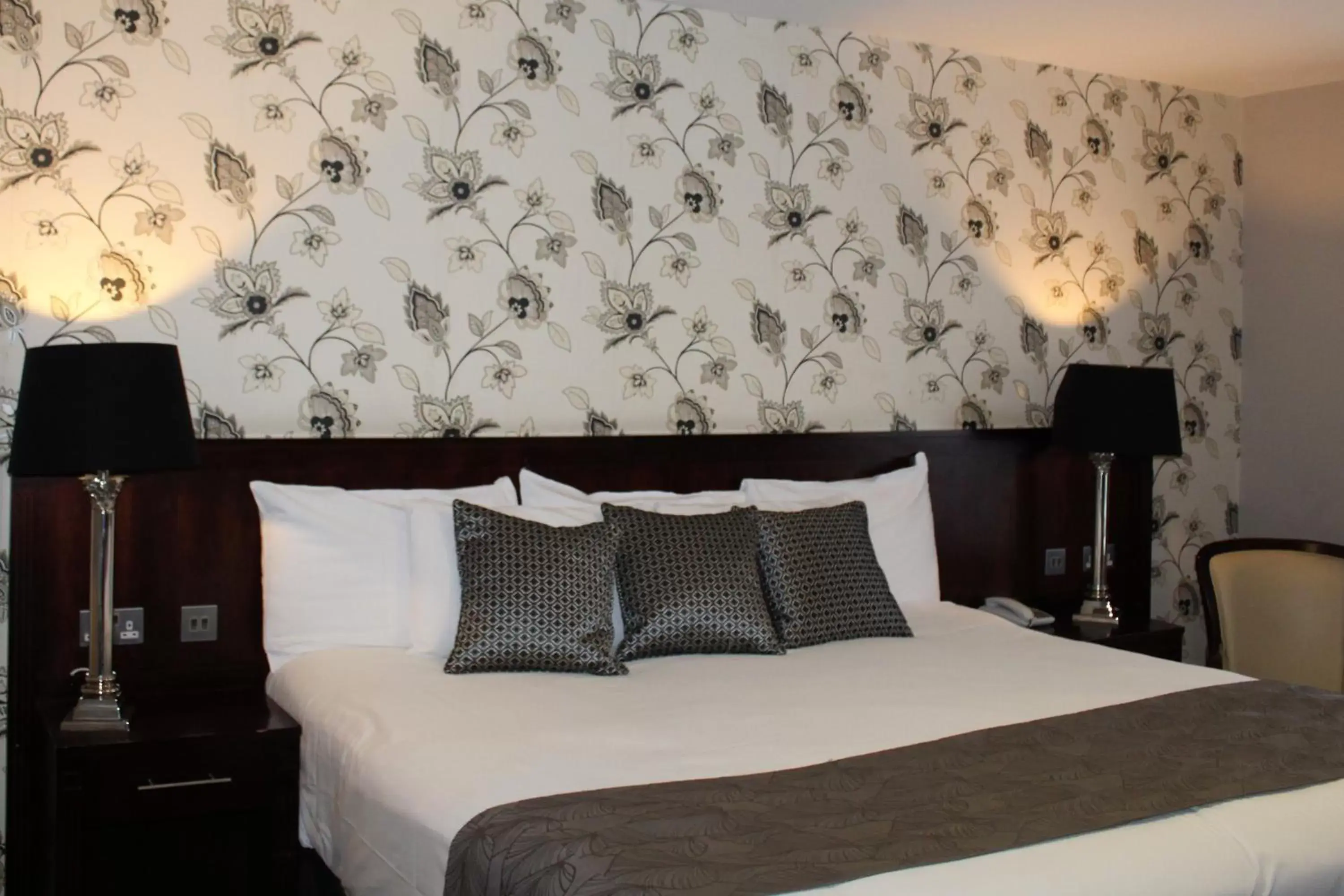 Deluxe Double Room in Killarney Court Hotel Deluxe Double Room in Killarney Court Hotel