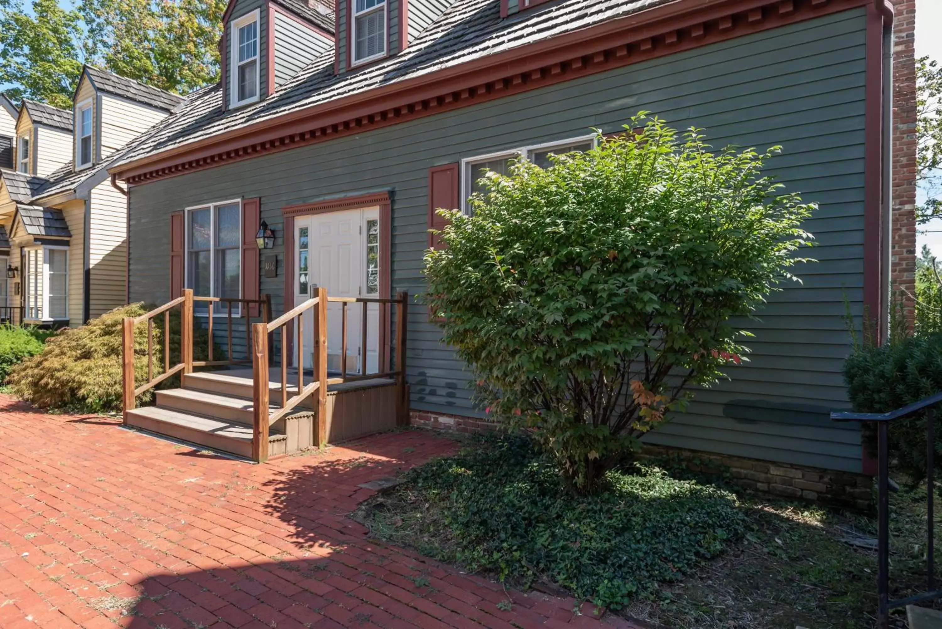 Queen Suite in Century Suites Hotel Queen Suite in Century Suites Hotel
