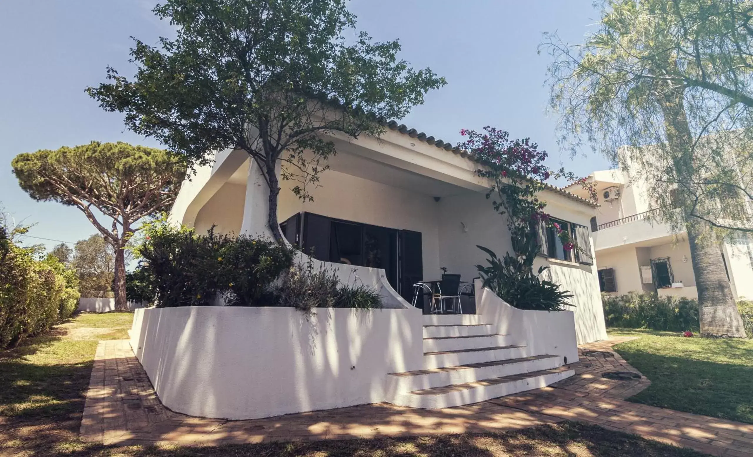 Pine House - Faro Airport, Beach and City Center Pine House - Faro Airport, Beach and City Center