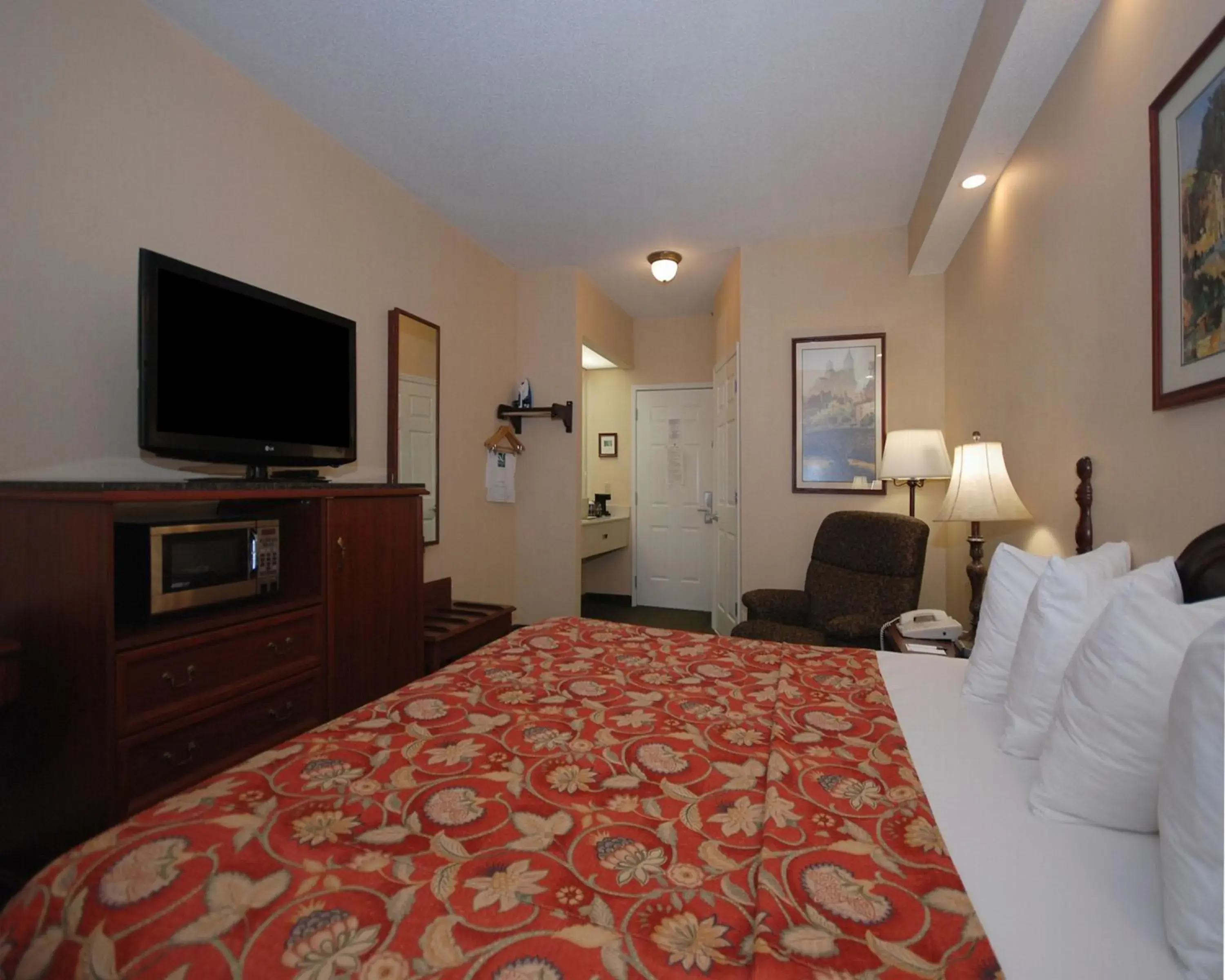 King Room - Non-Smoking in Quality Inn Greeneville - Tusculum King Room - Non-Smoking in Quality Inn Greeneville - Tusculum
