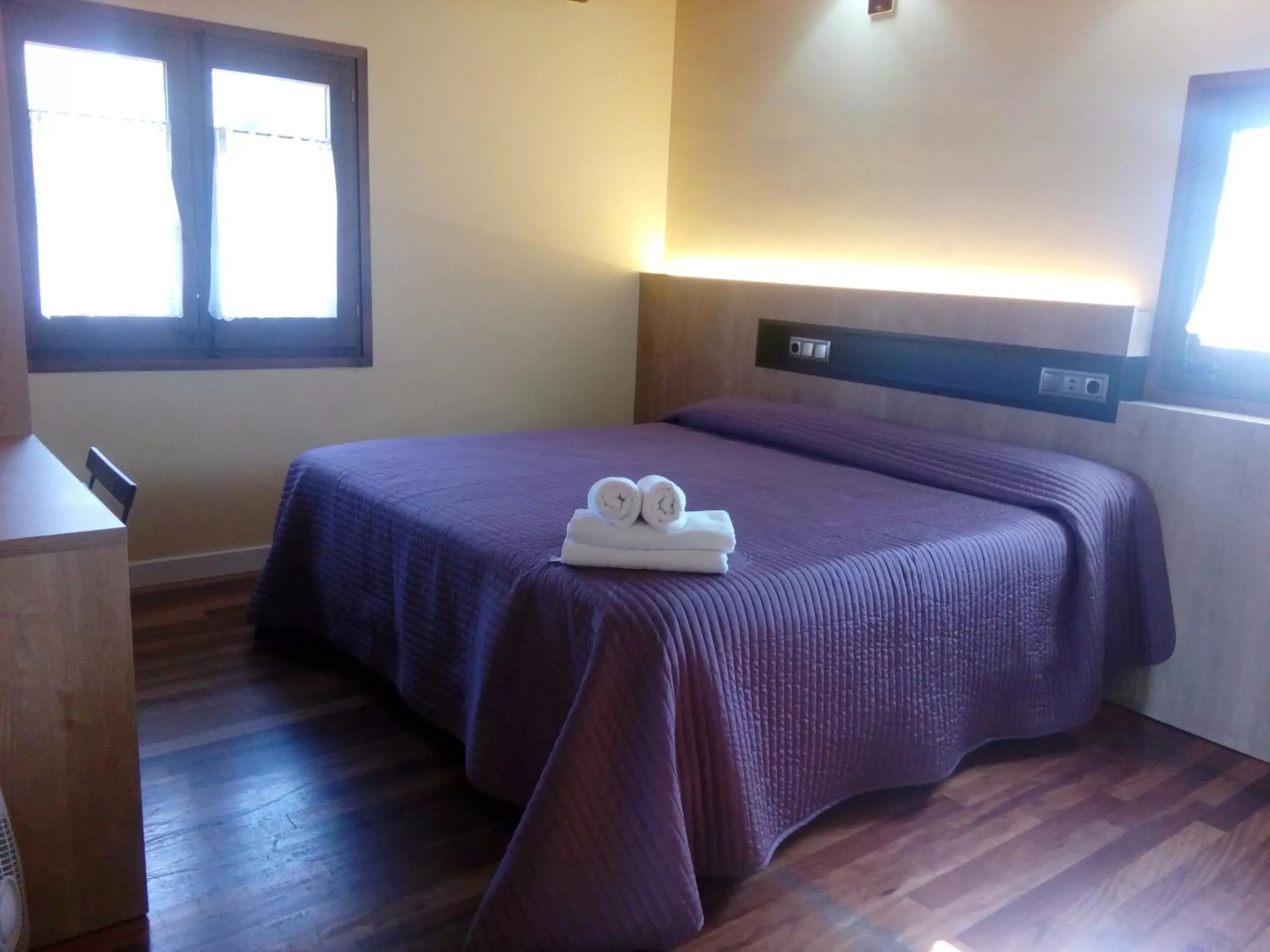 Twin Room with Mountain View in CAN MENCIÓ - Plaça Major Twin Room with Mountain View in CAN MENCIÓ - Plaça Major