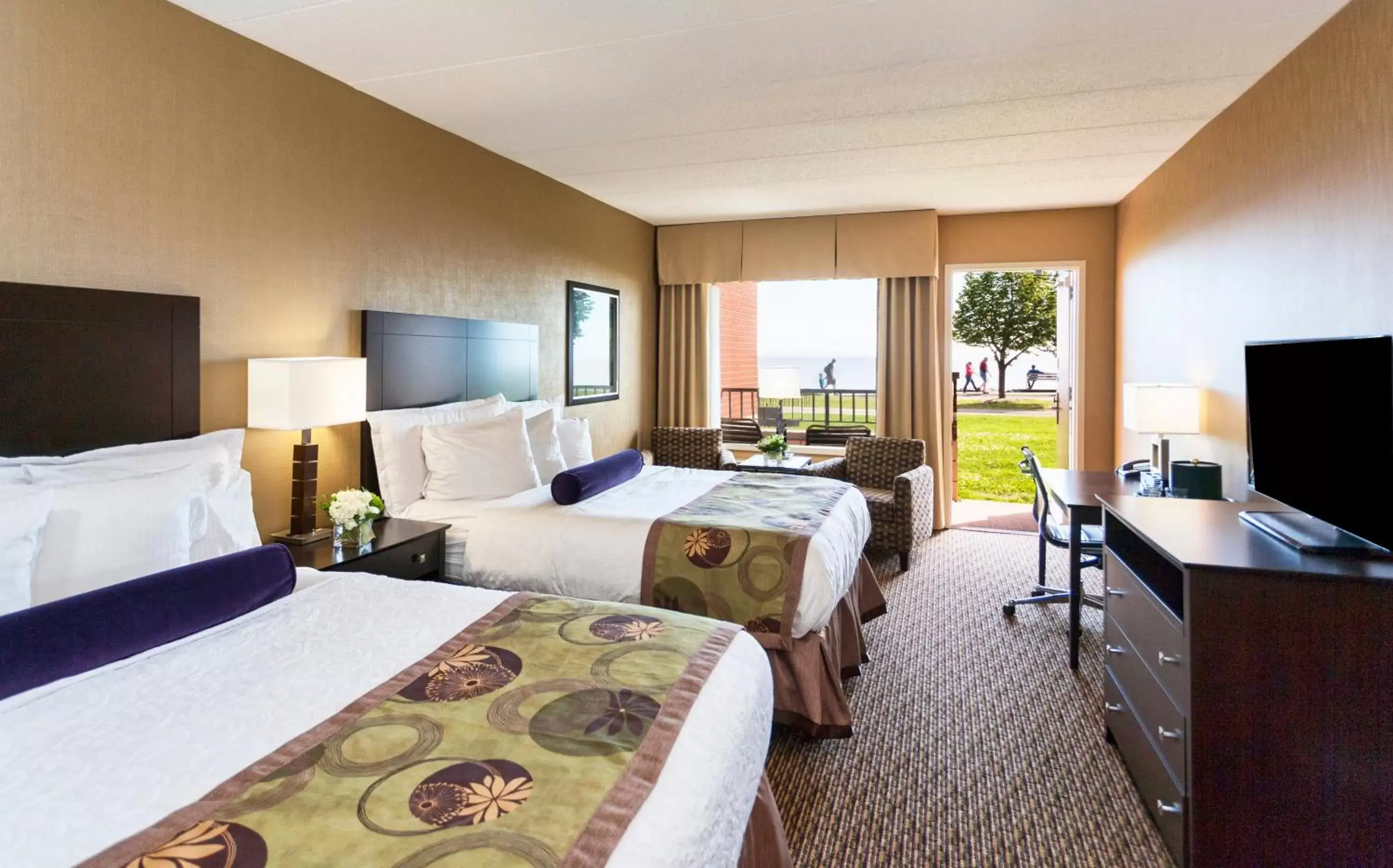 Deluxe Double Room with Balcony in The Inn on Lake Superior Deluxe Double Room with Balcony in The Inn on Lake Superior