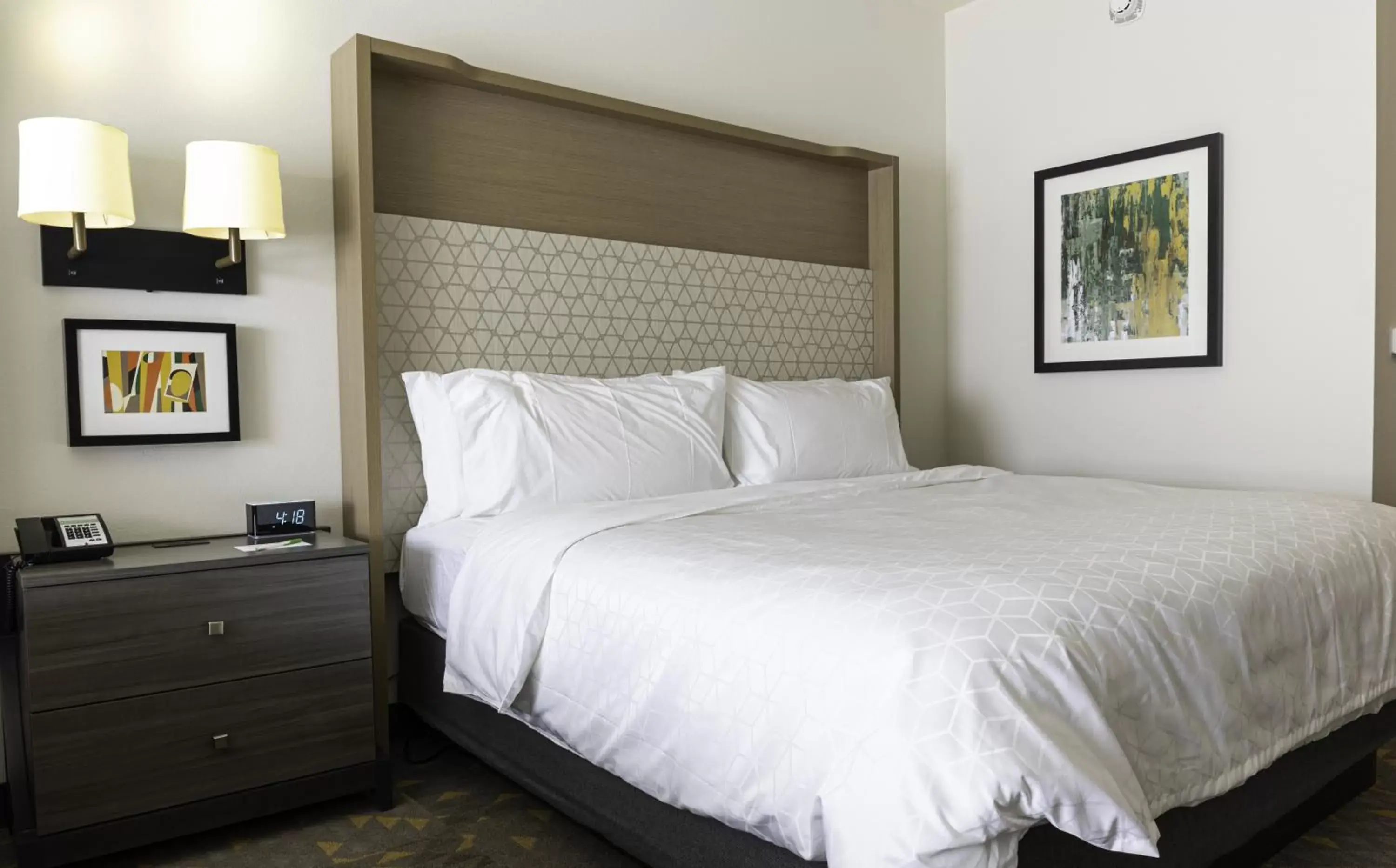 Standard King Room in Holiday Inn Glendale - Stadium & Ent Dist by IHG Standard King Room in Holiday Inn Glendale - Stadium & Ent Dist by IHG