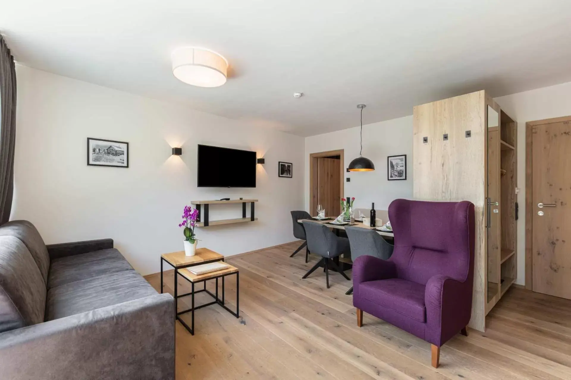 Two-Bedroom Apartment (6 Adults) directly by the pool in Emma Deluxe Aparthotel direkt beim Skibus Two-Bedroom Apartment (6 Adults) directly by the pool in Emma Deluxe Aparthotel direkt beim Skibus