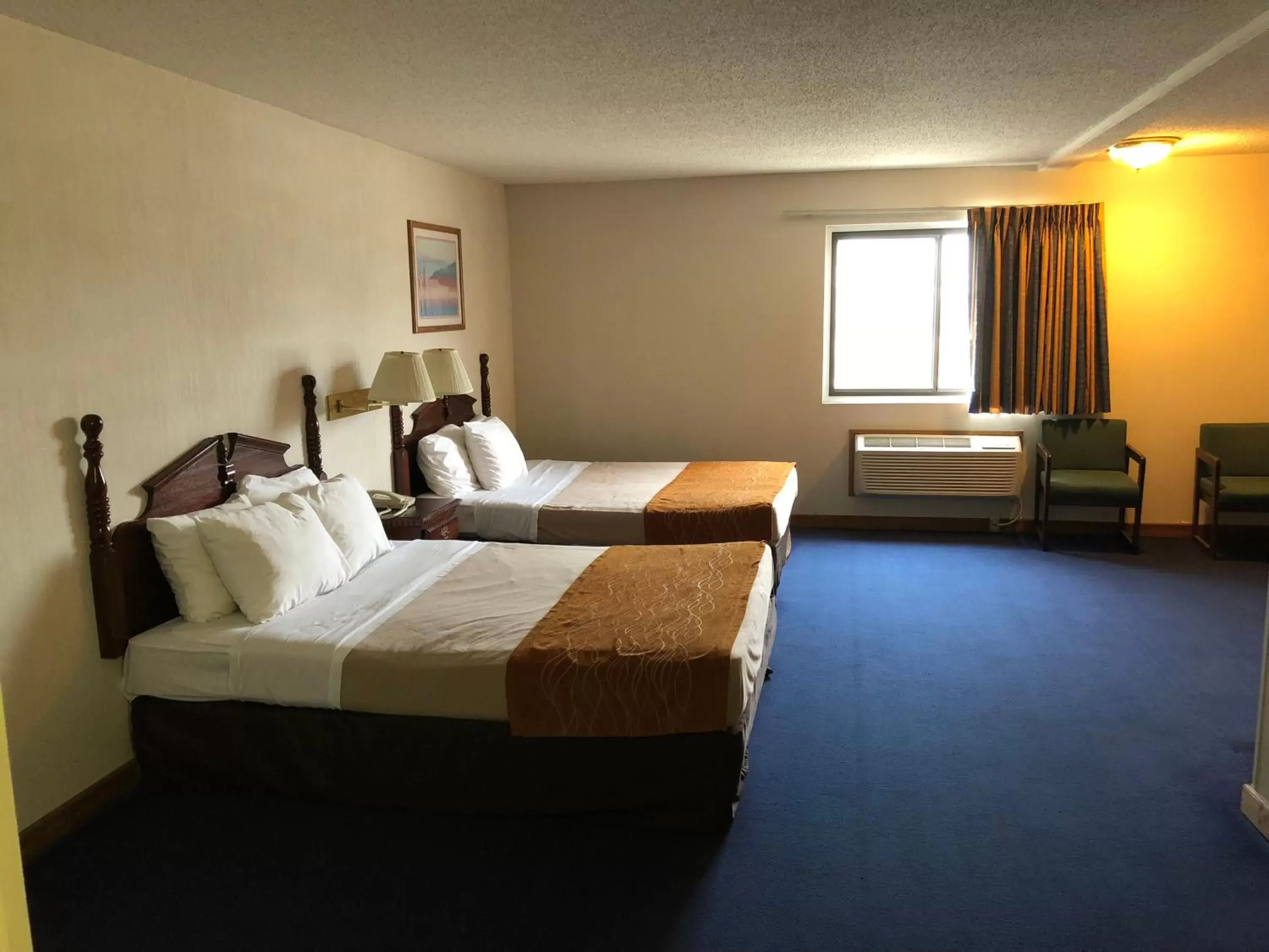 Family Room in Denison Inn & Suites Family Room in Denison Inn & Suites