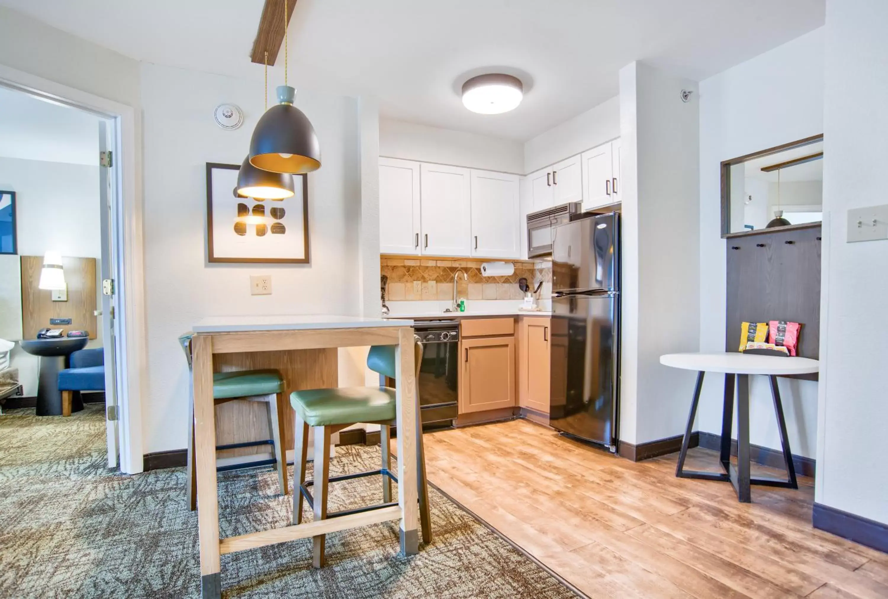 One-Bedroom Queen Room with Mobility Accessible Tub - Non-Smoking in Staybridge Suites Gulf Shores by IHG One-Bedroom Queen Room with Mobility Accessible Tub - Non-Smoking in Staybridge Suites Gulf Shores by IHG