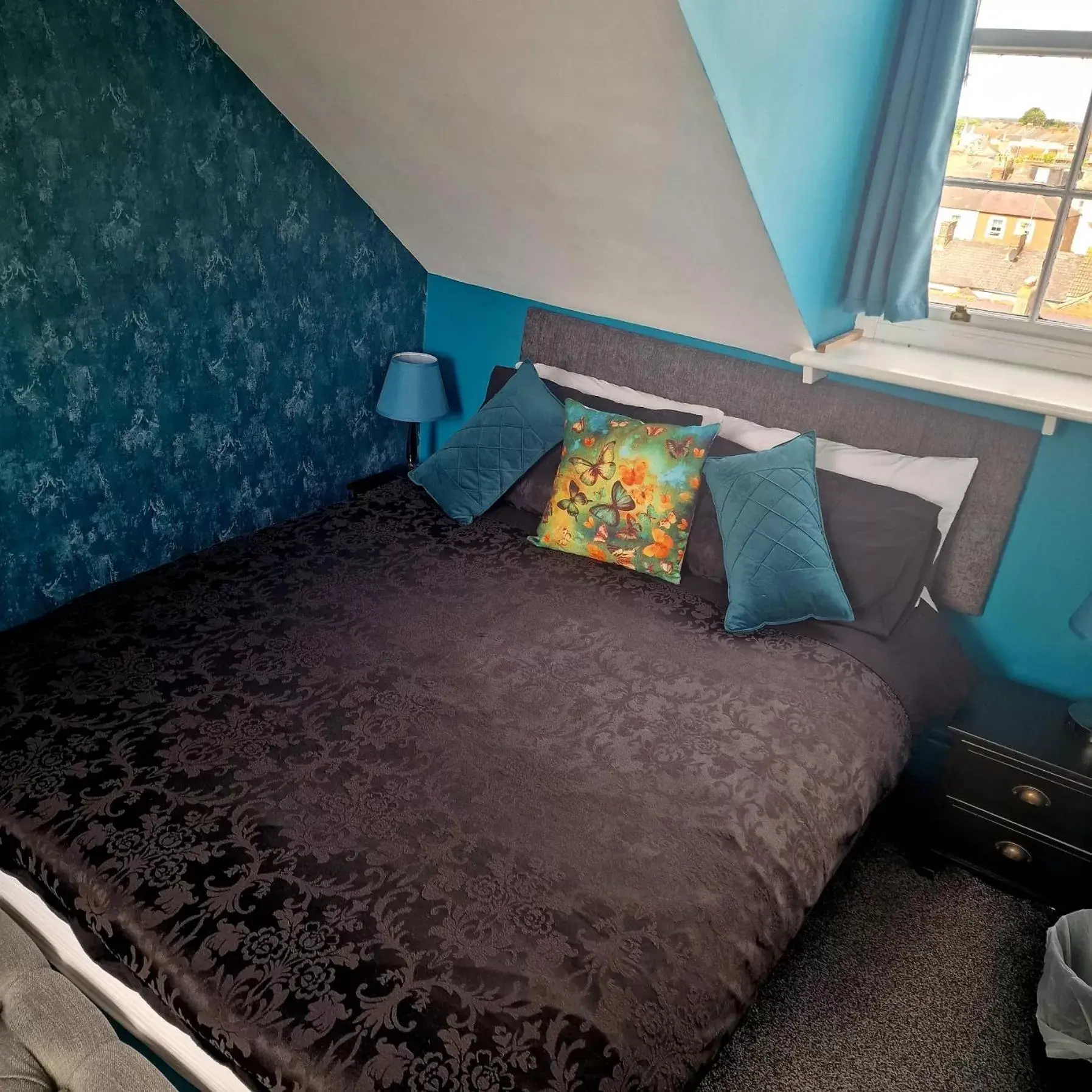 Large Double Room 2 in Philbeach Guest House Large Double Room 2 in Philbeach Guest House