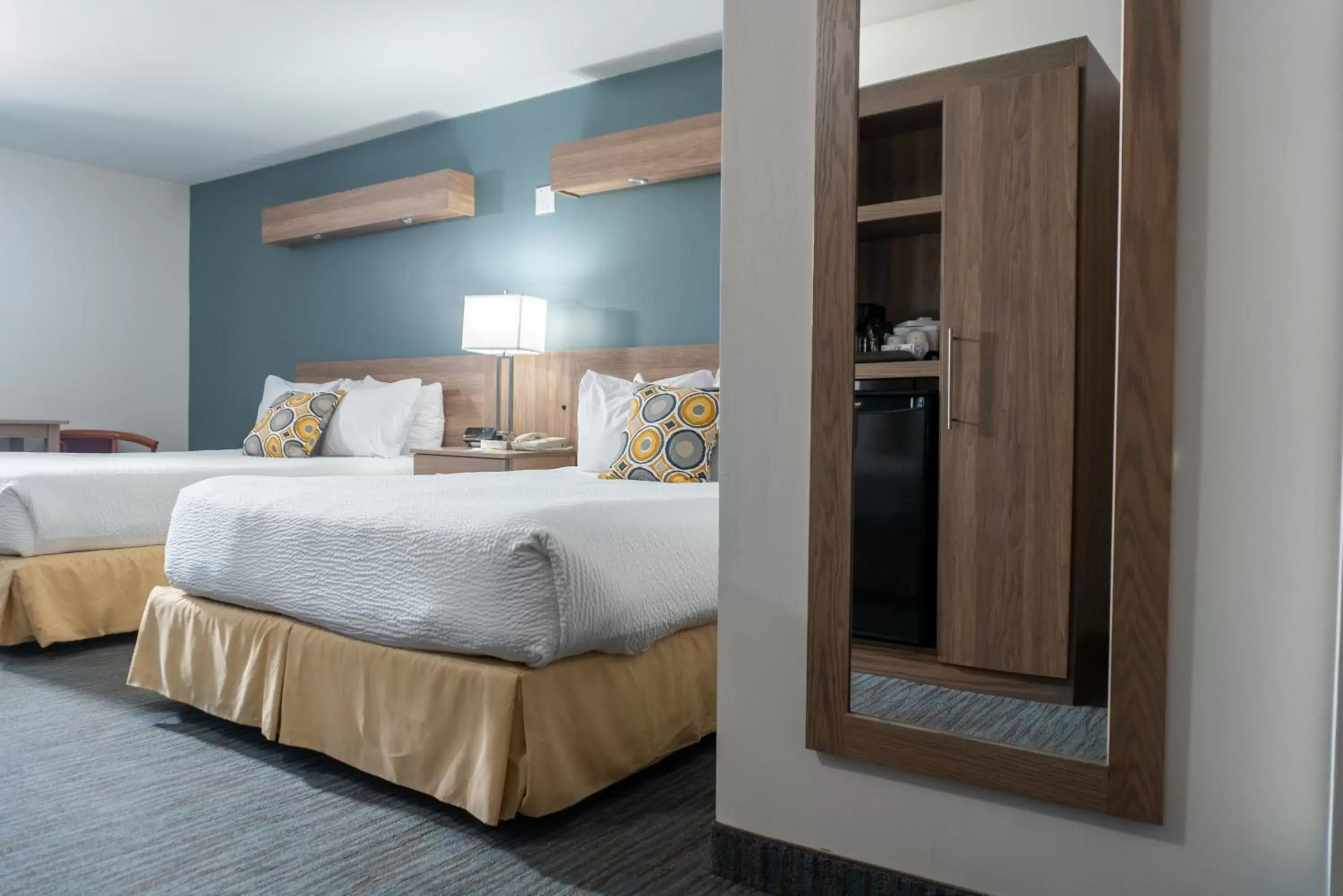 Room with Two Queen Beds in Days Inn by Wyndham Niagara Falls Centre St By the Falls Room with Two Queen Beds in Days Inn by Wyndham Niagara Falls Centre St By the Falls