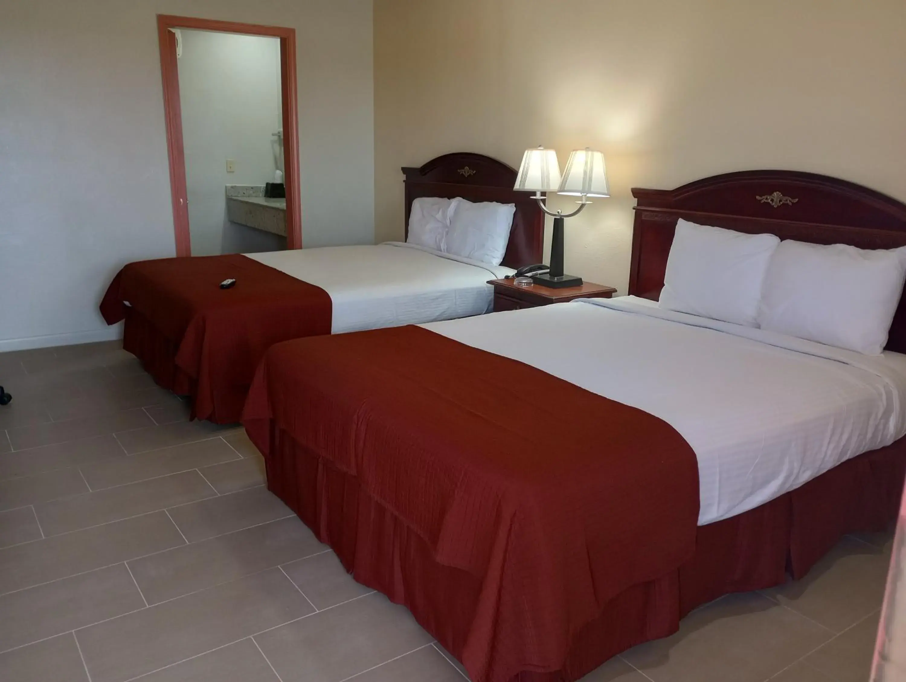 Standard Double Room in Howards Inn Motel Standard Double Room in Howards Inn Motel