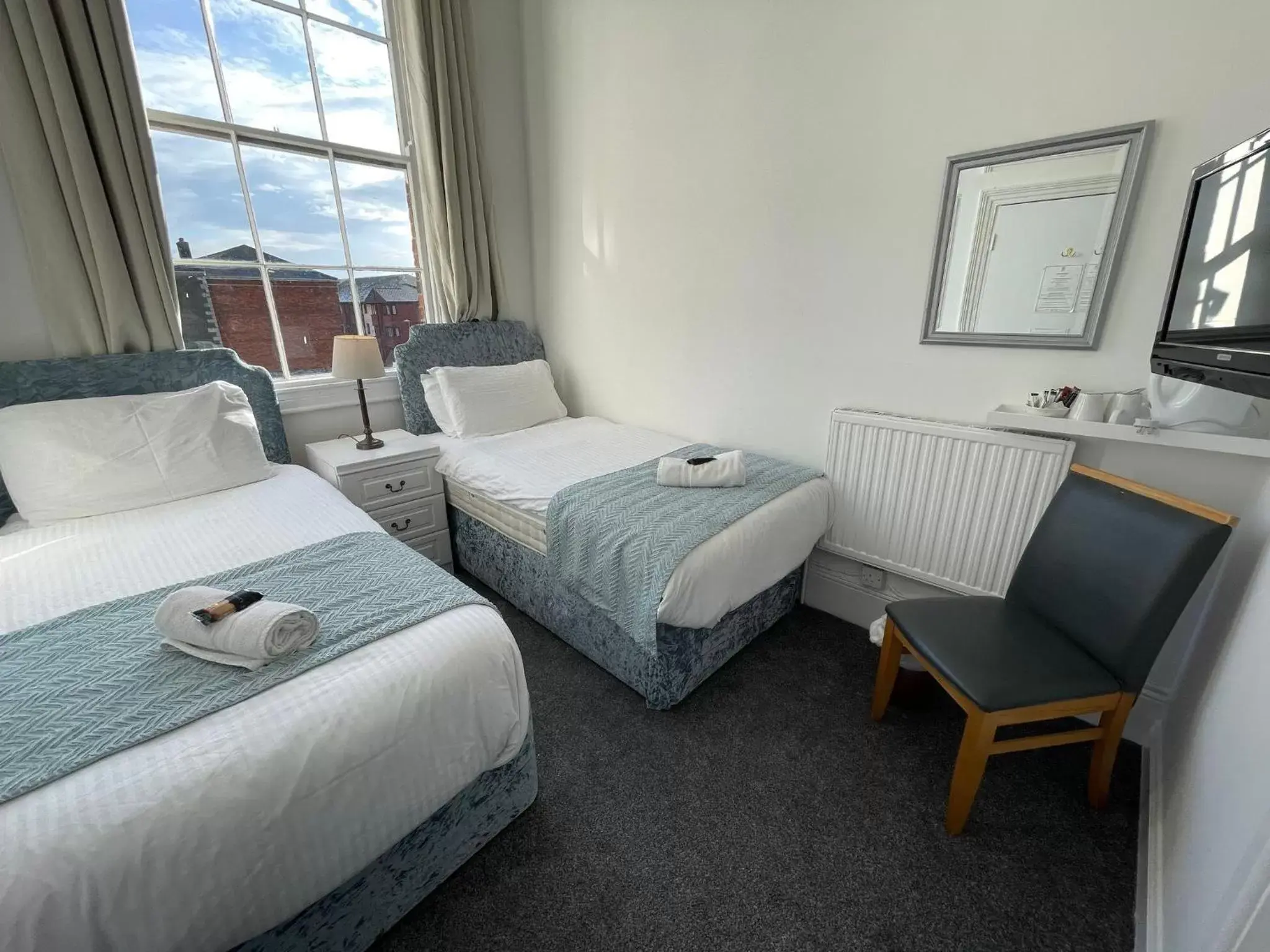 Small Twin Room in The Jubilee Hotel East - with NEWLY REFURBISHED SPA FACILITIES - GAMESPIT - AND SMOKEHOUSE Small Twin Room in The Jubilee Hotel East - with NEWLY REFURBISHED SPA FACILITIES - GAMESPIT - AND SMOKEHOUSE