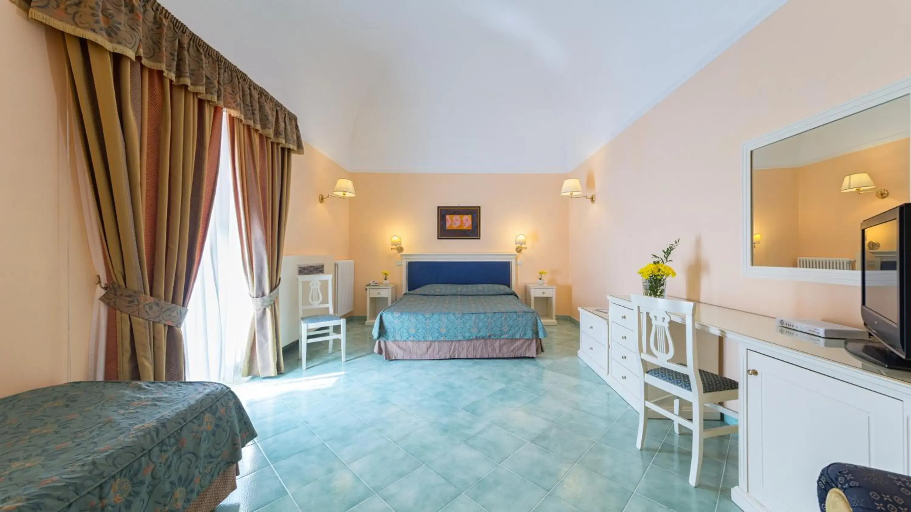 Triple Room with Balcony in Hotel Iaccarino Triple Room with Balcony in Hotel Iaccarino