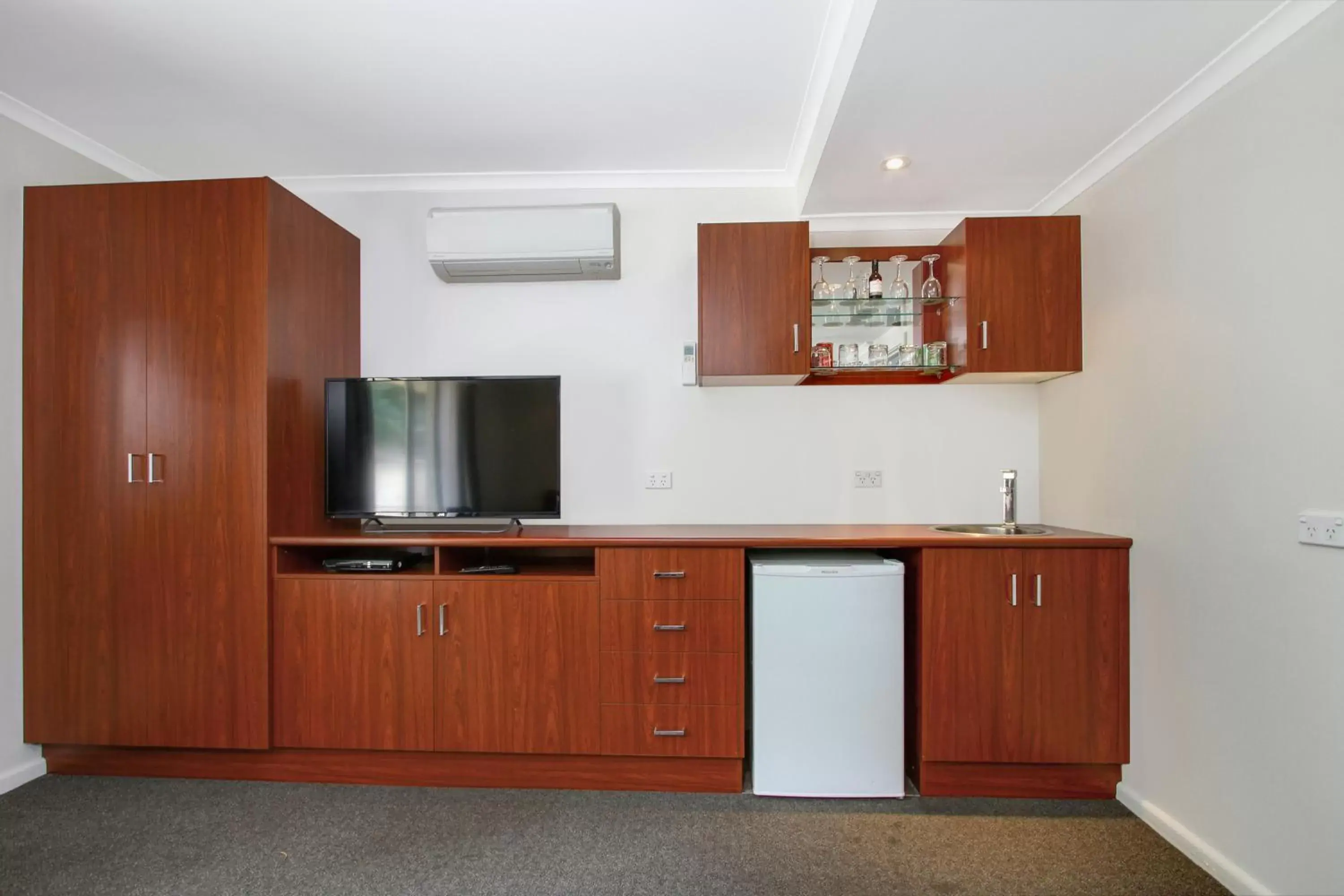 Executive Two-Bedroom Suite in Thunderbird Motel Yass Executive Two-Bedroom Suite in Thunderbird Motel Yass