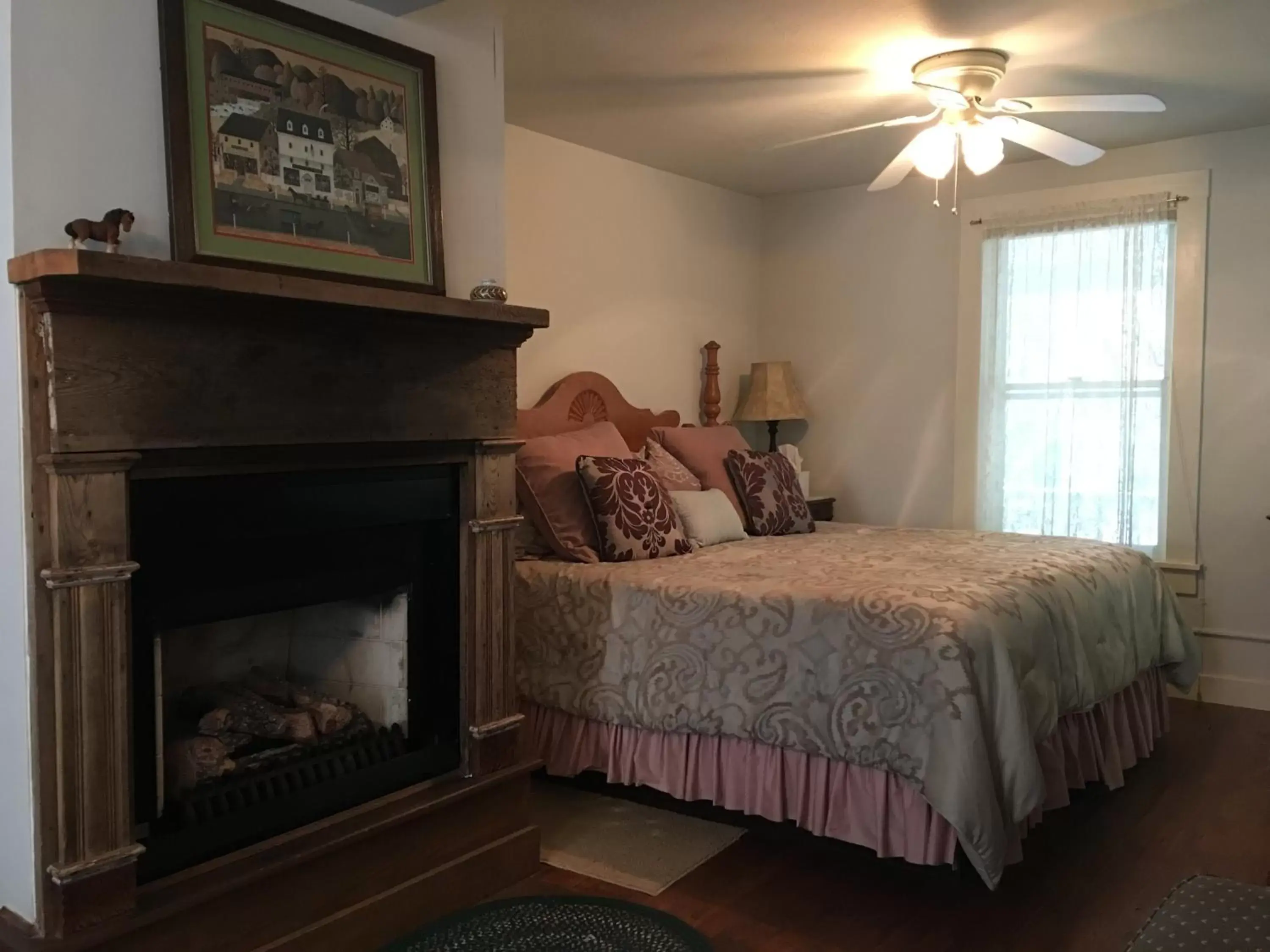 Deluxe King Room in River House Inn Deluxe King Room in River House Inn