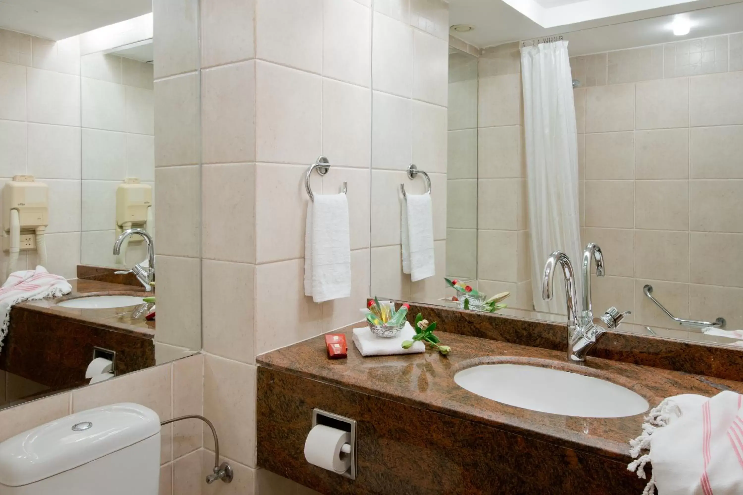 Triple Room (2 Adults + 1 Child) in Leonardo Royal Resort Eilat Triple Room (2 Adults + 1 Child) in Leonardo Royal Resort Eilat