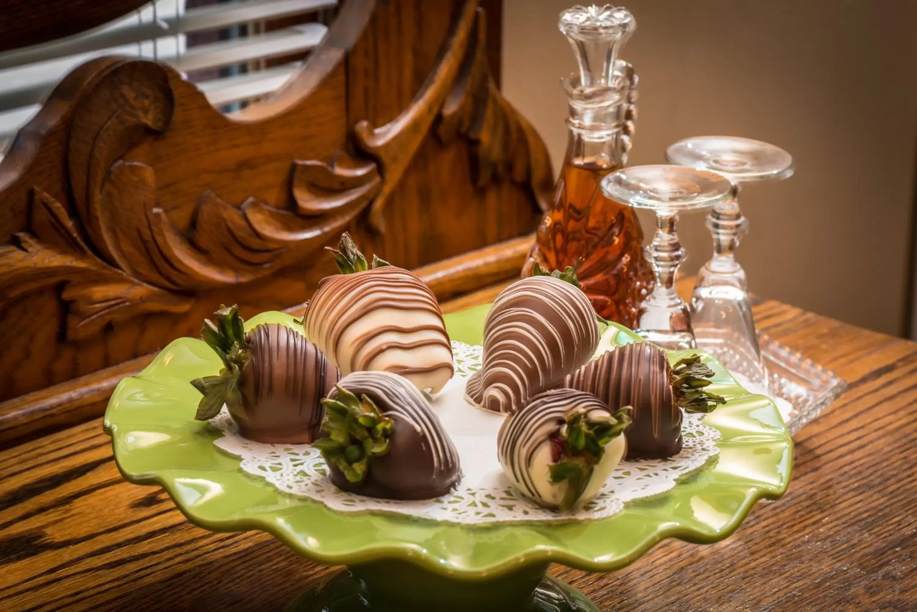 King Room with Spa Bath - Emerald Room in Carriage Way Inn Bed & Breakfast Adults Only - 21 years old and up King Room with Spa Bath - Emerald Room in Carriage Way Inn Bed & Breakfast Adults Only - 21 years old and up