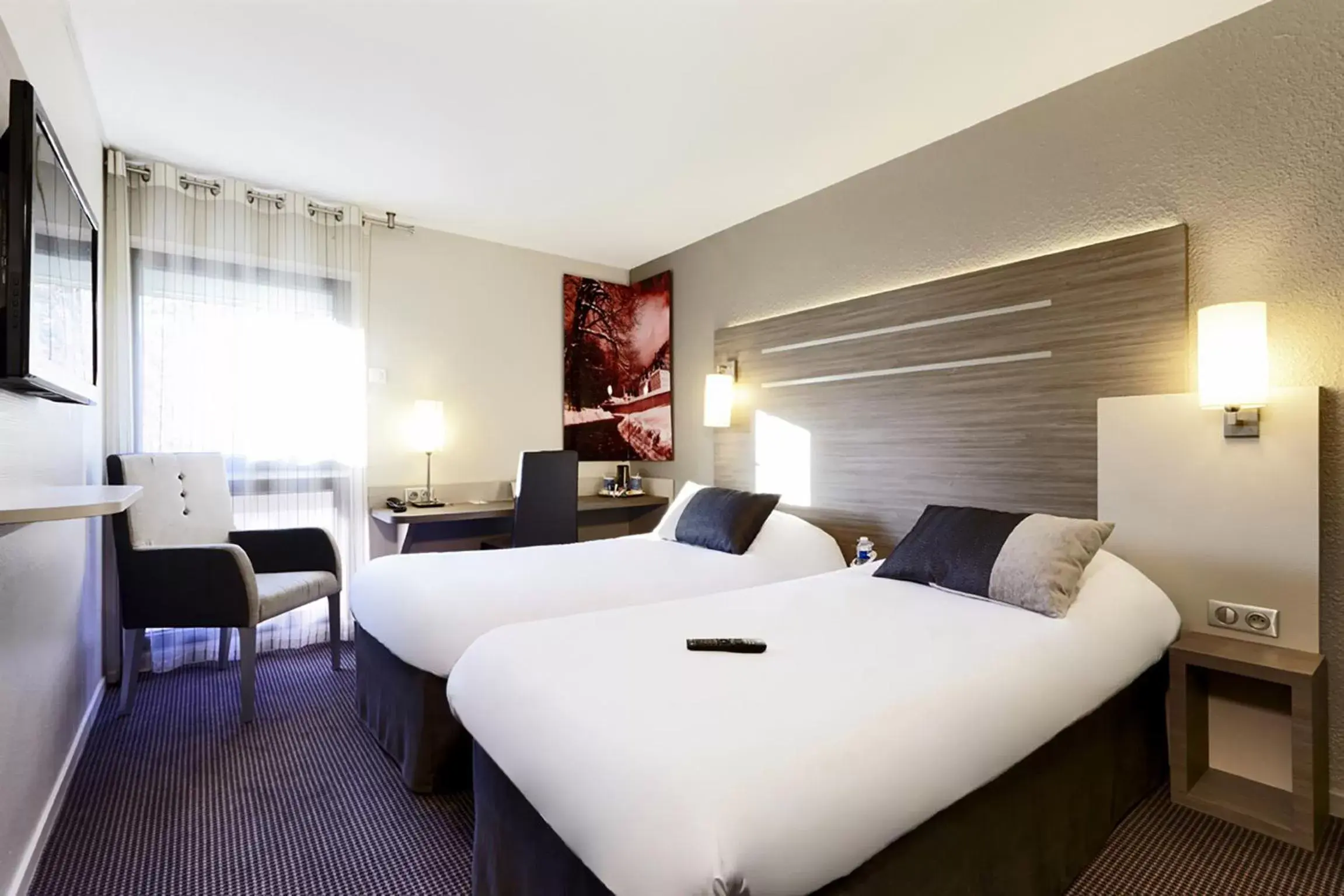 Family Room (2 Adults + 4 Children) in Kyriad Grenoble-Voiron Chartreuse-Centr'alp Family Room (2 Adults + 4 Children) in Kyriad Grenoble-Voiron Chartreuse-Centr'alp