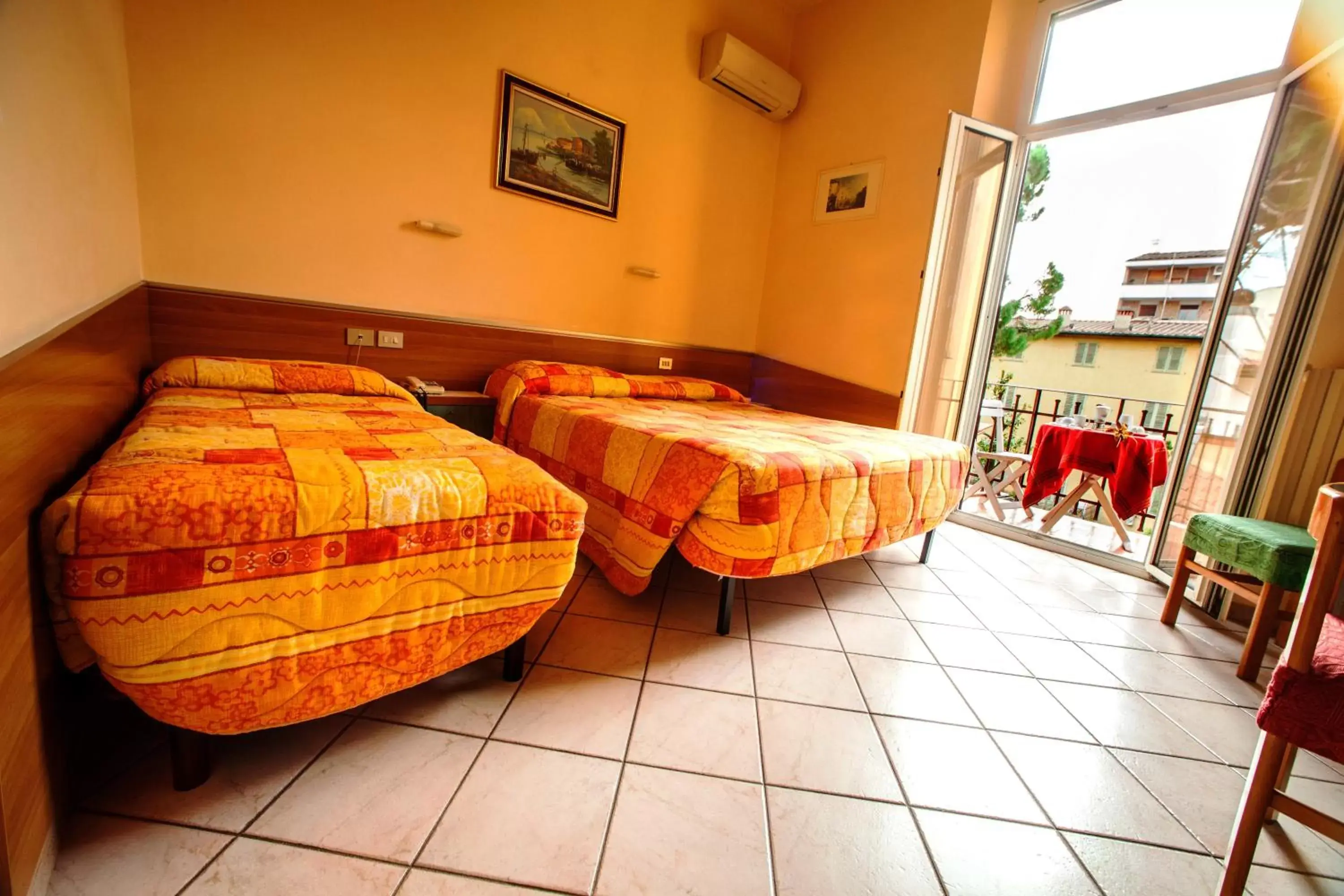 Triple Room with Balcony in Hotel Villa Il Castagno Triple Room with Balcony in Hotel Villa Il Castagno
