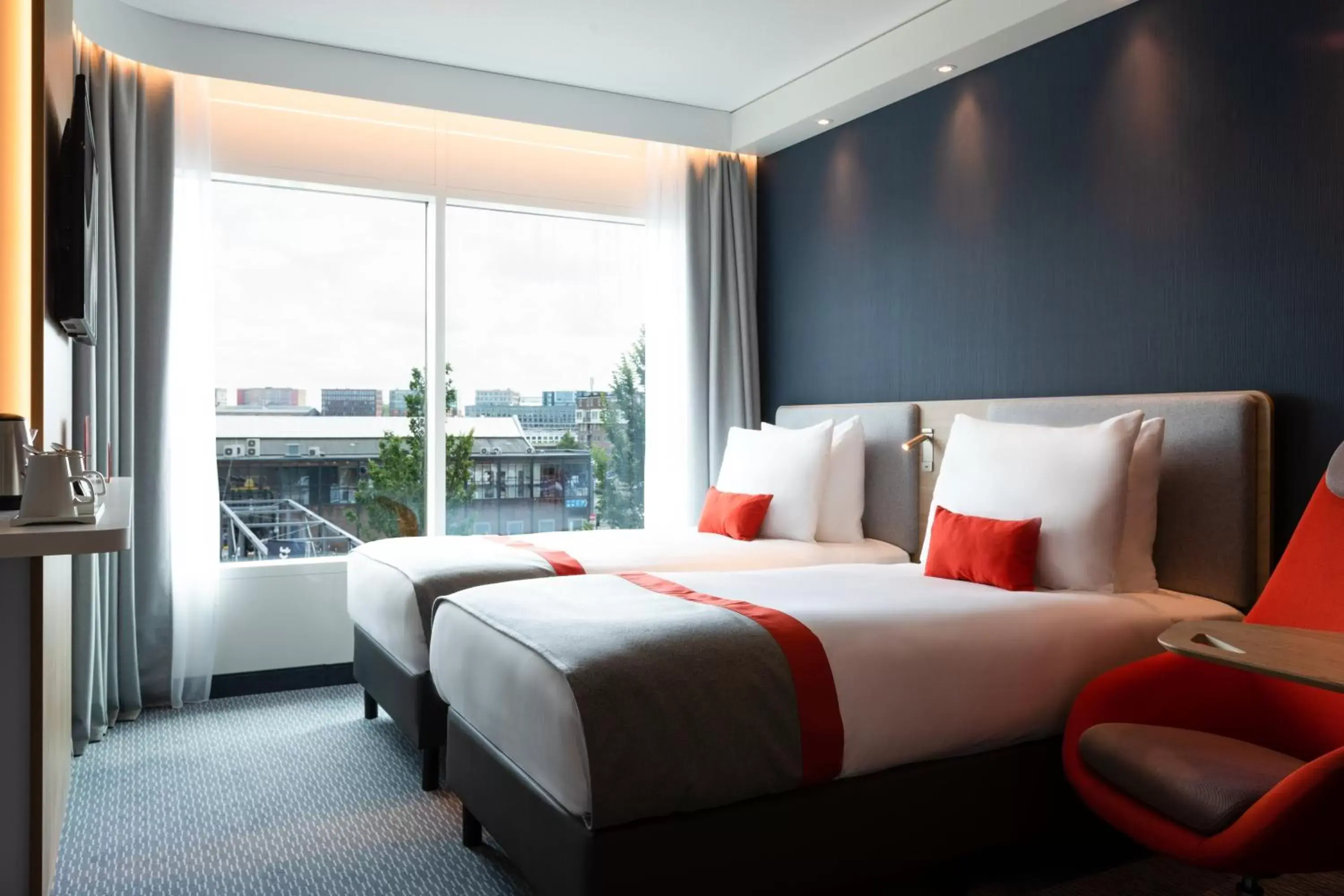 Standard Twin Room with Two Twin Beds and City View - Top Floor in Holiday Inn Express Amsterdam - North Riverside by IHG Standard Twin Room with Two Twin Beds and City View - Top Floor in Holiday Inn Express Amsterdam - North Riverside by IHG
