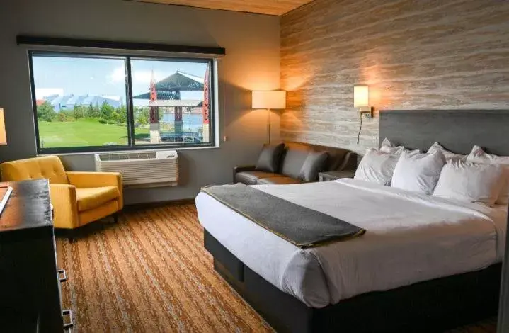 King Harbor View Room with Sofa Sleeper in Pier B Resort King Harbor View Room with Sofa Sleeper in Pier B Resort