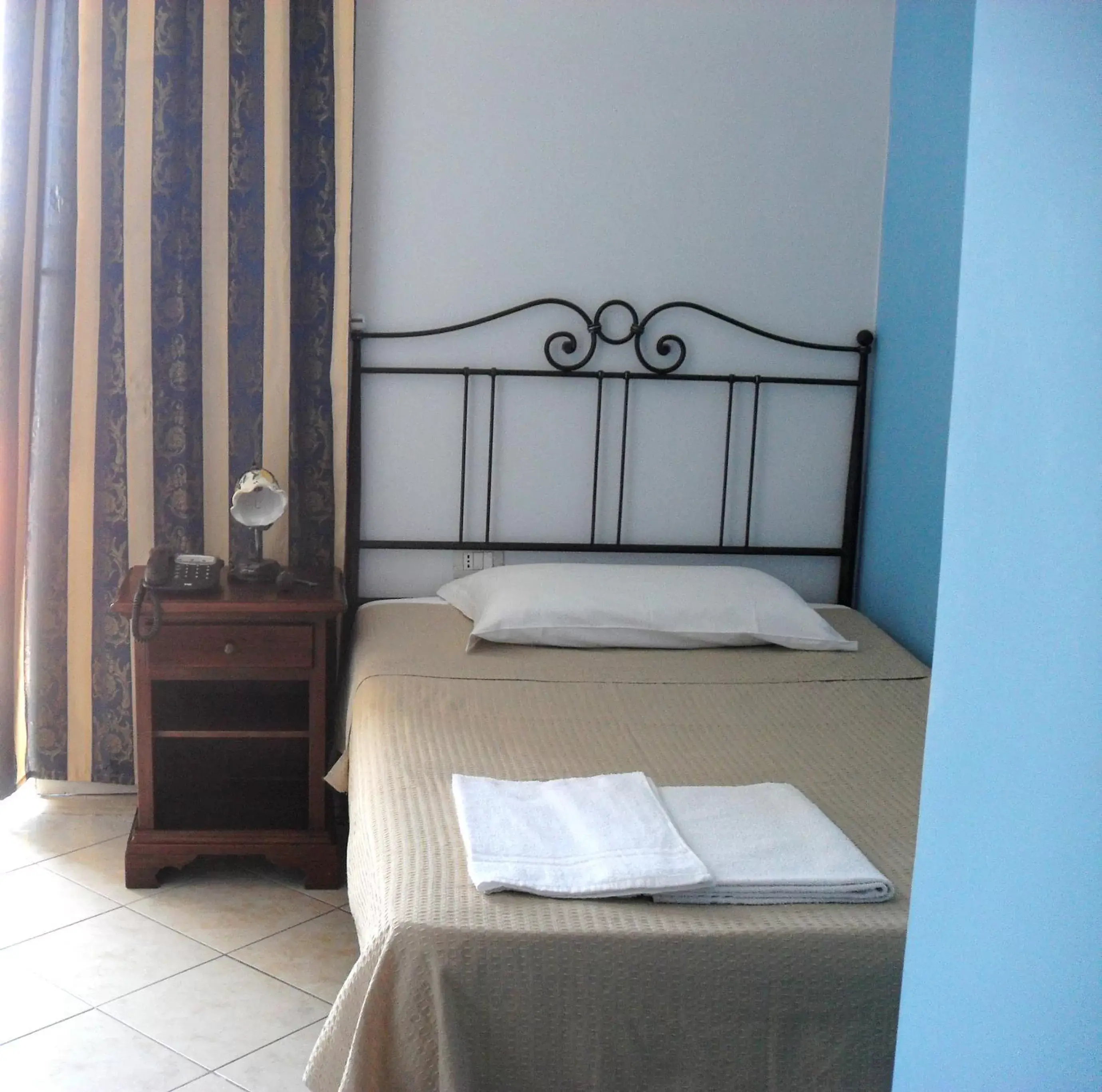 Single Room in Hotel Piro Single Room in Hotel Piro