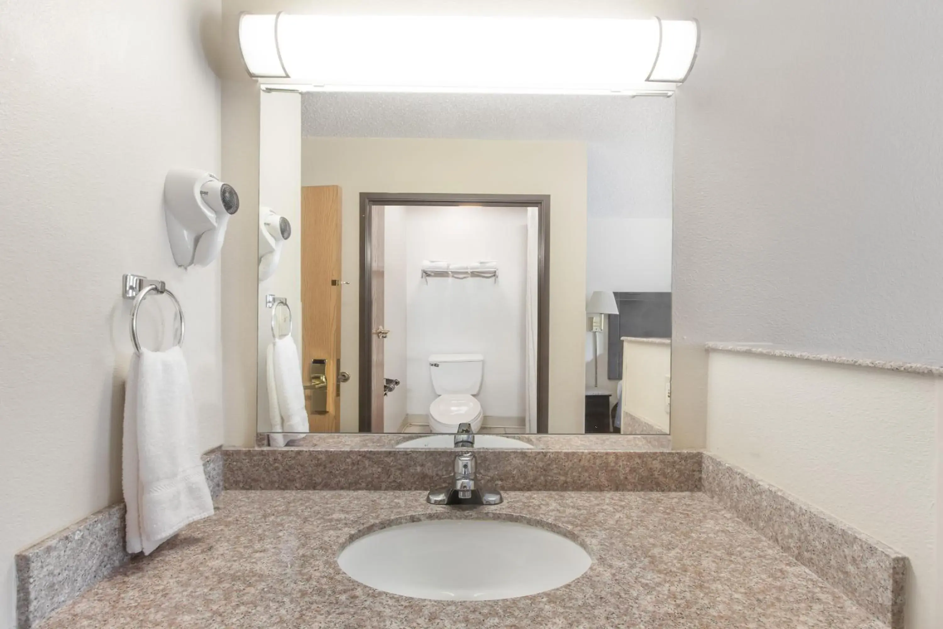 King Room - Non-Smoking in Super 8 by Wyndham Cleveland TX King Room - Non-Smoking in Super 8 by Wyndham Cleveland TX