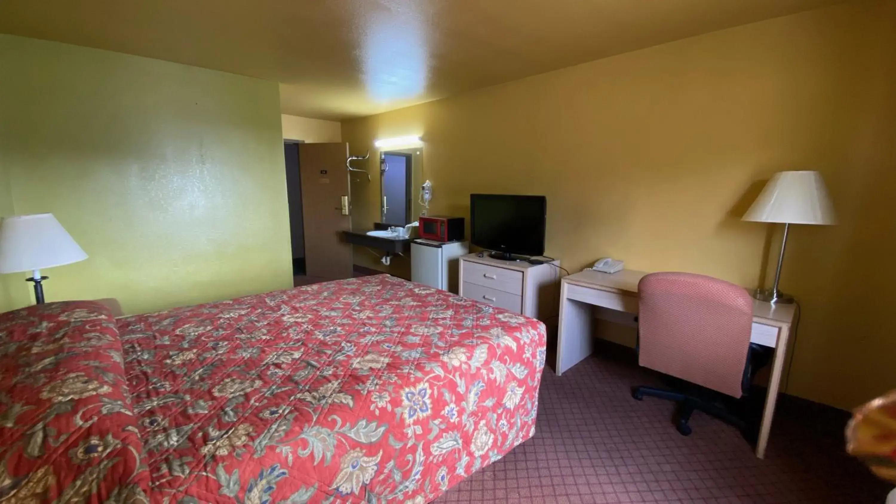 Economy Single Room in Sunset Inn-Rolla Economy Single Room in Sunset Inn-Rolla