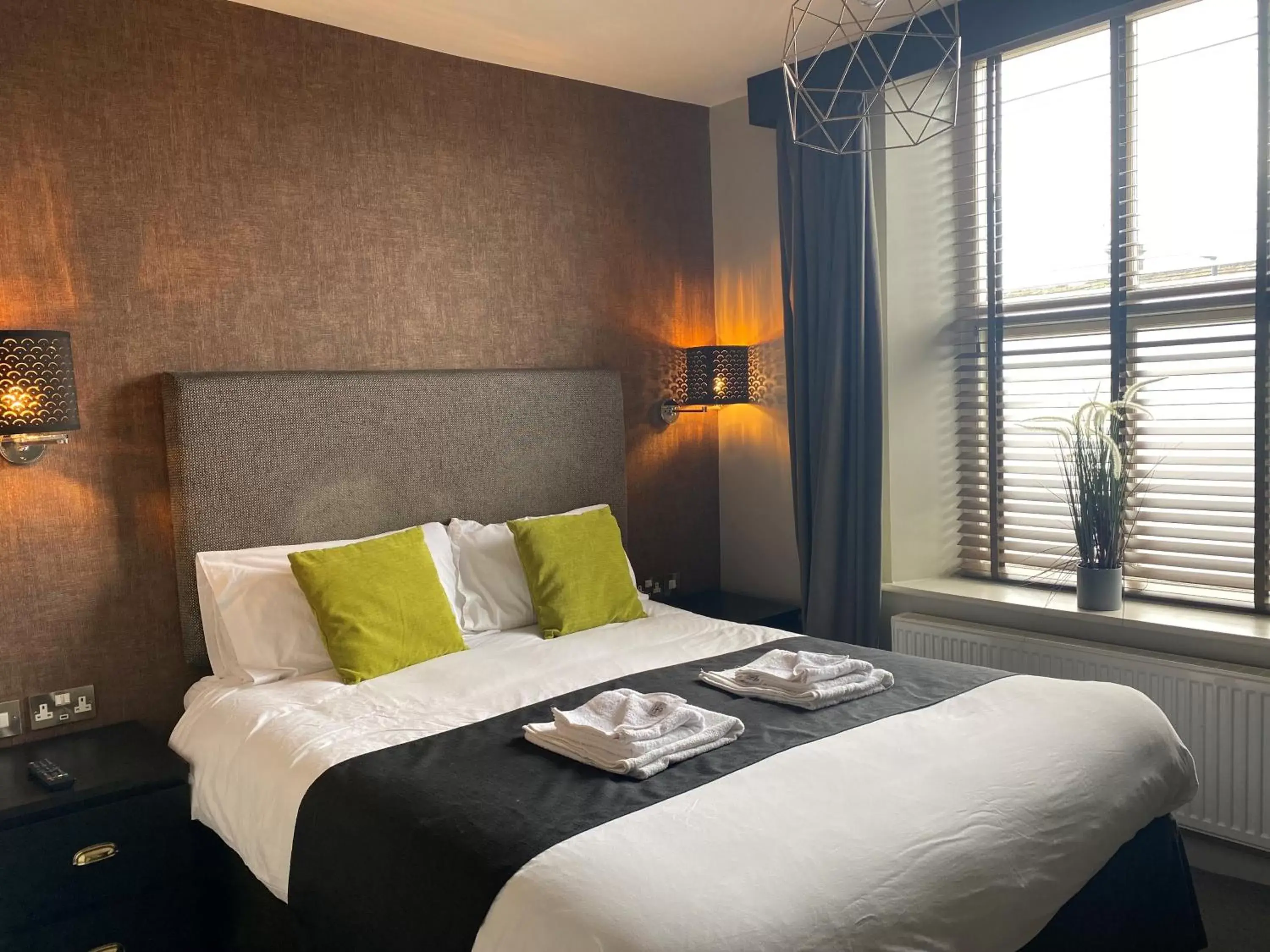 Double Room with Private Bathroom in The White Swan, Yeadon Double Room with Private Bathroom in The White Swan, Yeadon