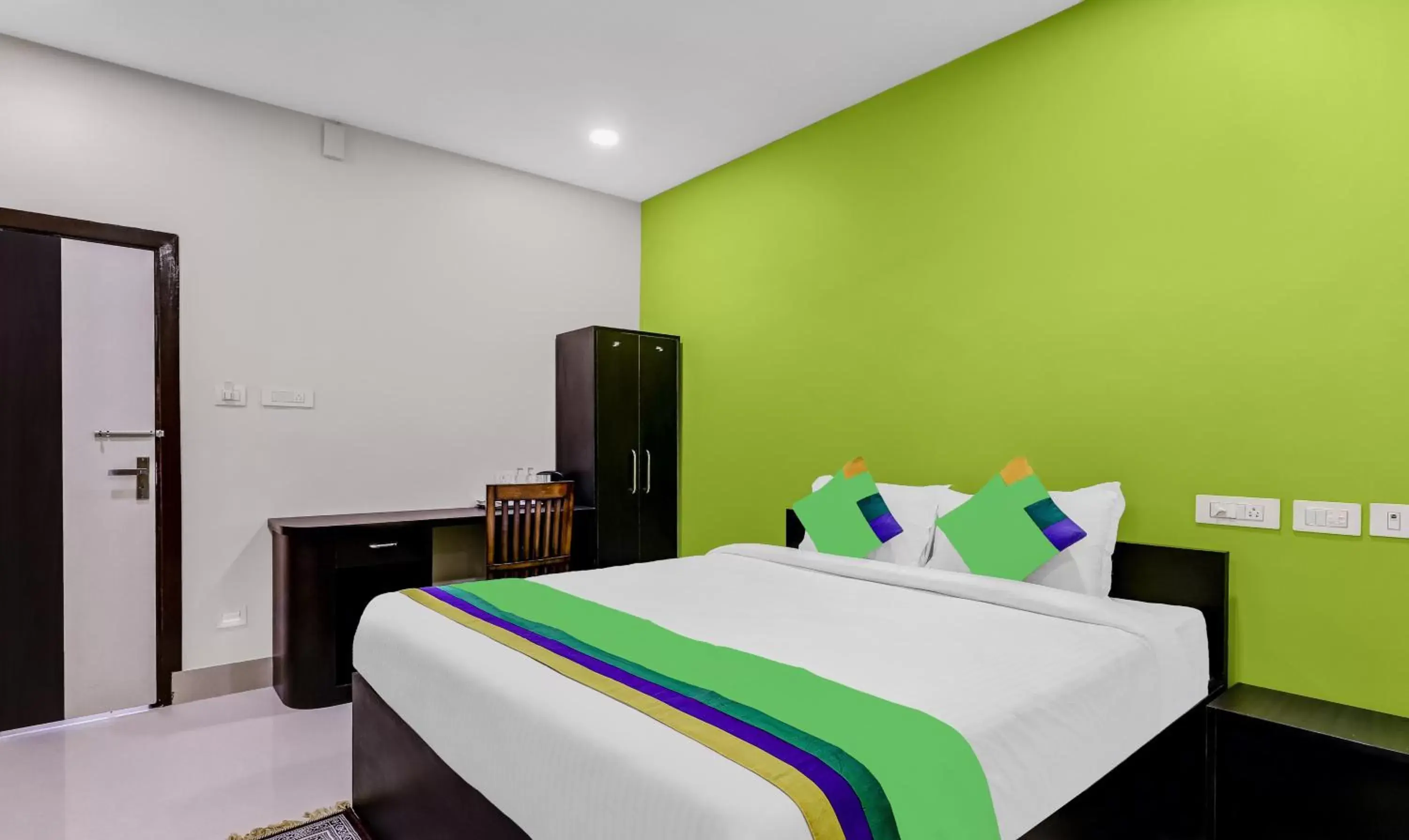 Deluxe Double Room in Treebo Hotel Mobi VIP Airport Deluxe Double Room in Treebo Hotel Mobi VIP Airport