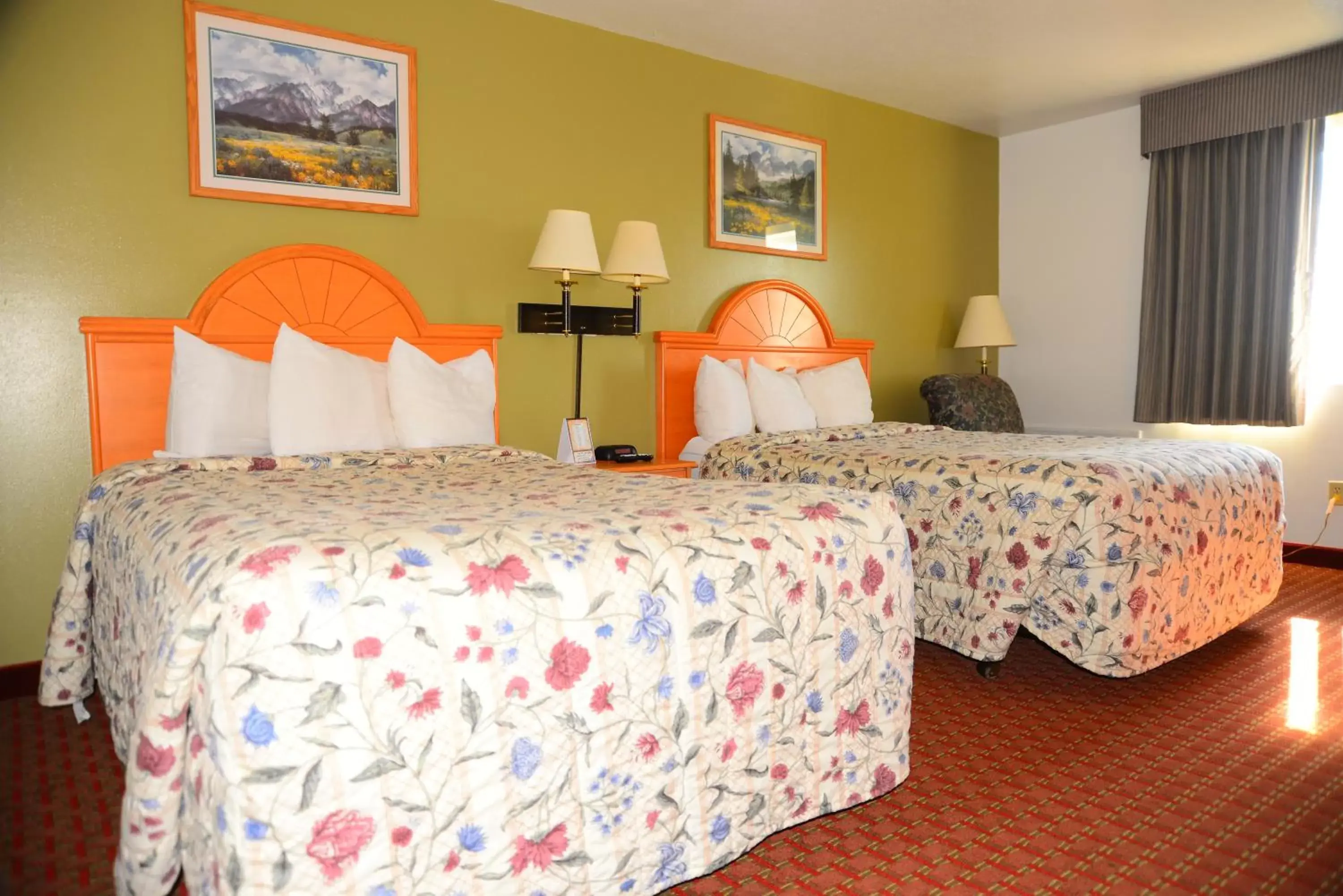 Double Room with Two Double Beds in Budget Inn Express Double Room with Two Double Beds in Budget Inn Express