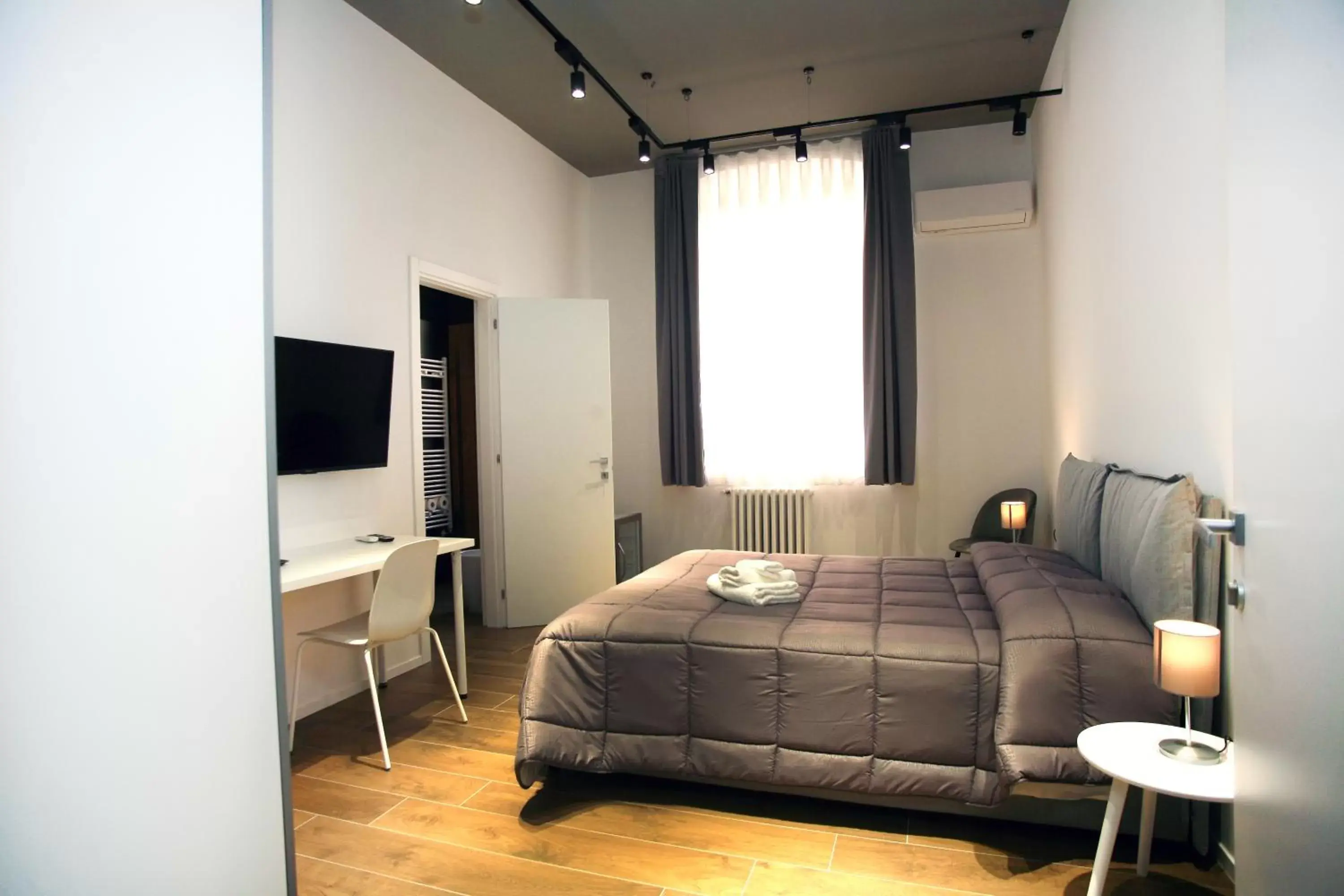 Double Room in Business Home Via Isonzo B&B Double Room in Business Home Via Isonzo B&B