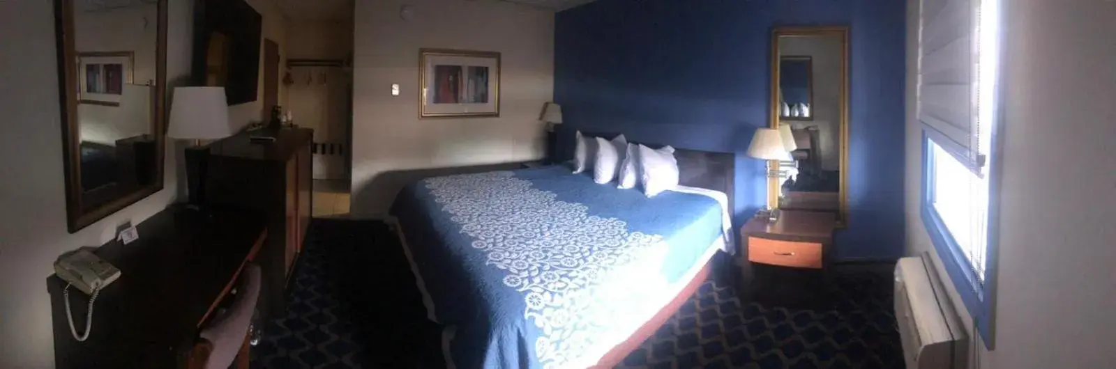 King Room - Non-Smoking in Aderi Hotel Lewisburg King Room - Non-Smoking in Aderi Hotel Lewisburg