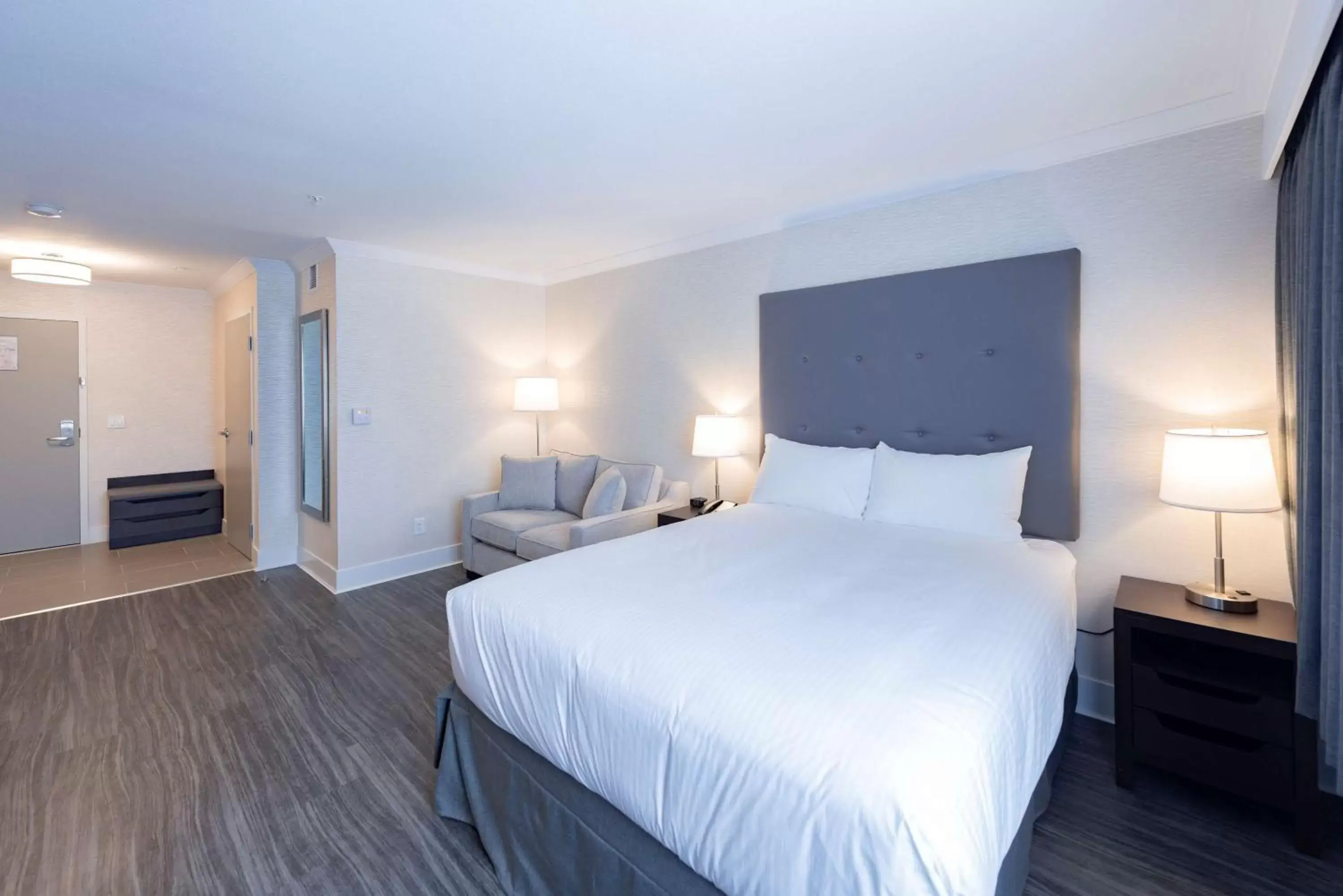 Queen Room with Roll-In Shower - Disability Access in Prestige Treasure Cove Resort, WorldHotels Elite Queen Room with Roll-In Shower - Disability Access in Prestige Treasure Cove Resort, WorldHotels Elite