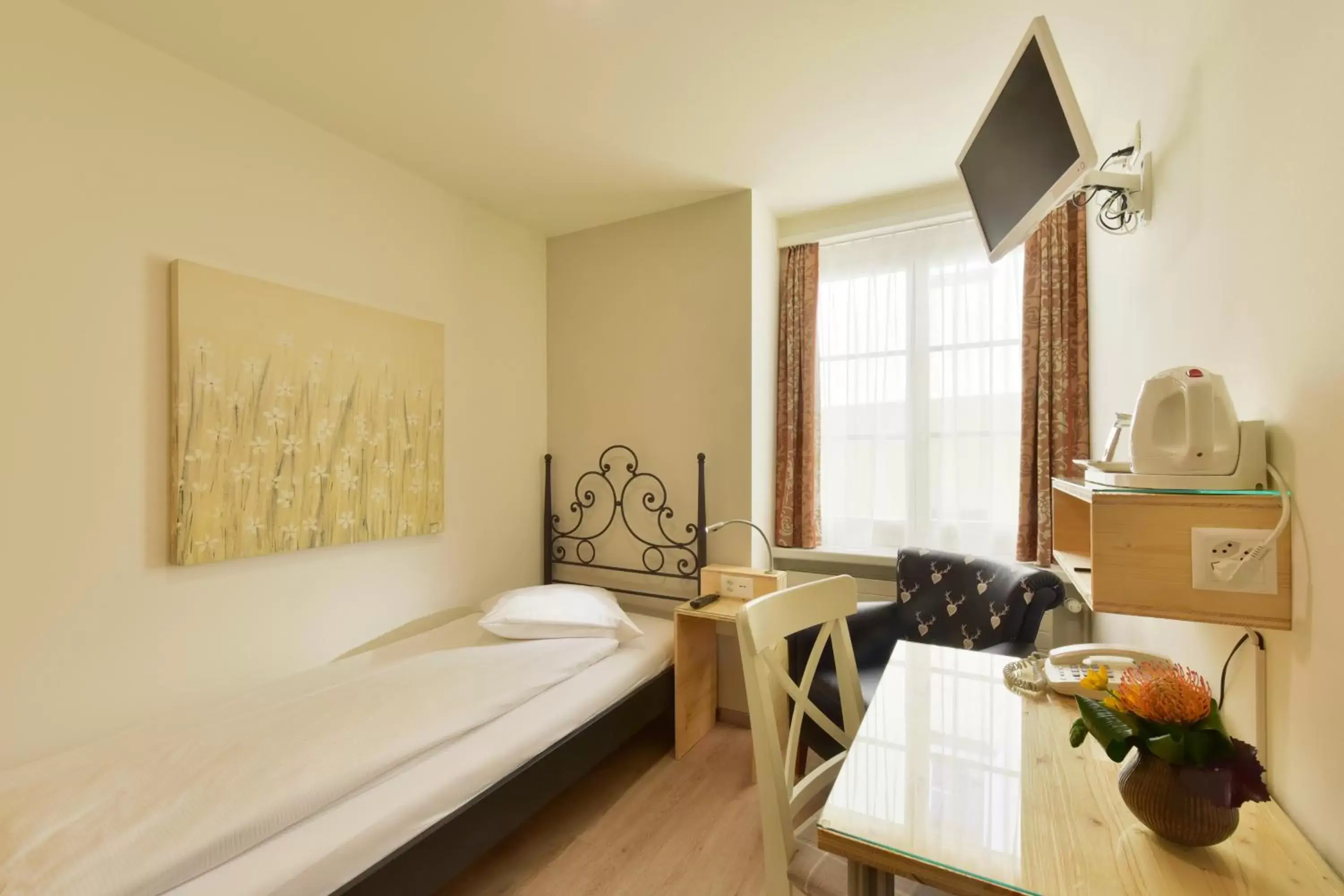 Single Room in Hotel Hirschen Single Room in Hotel Hirschen