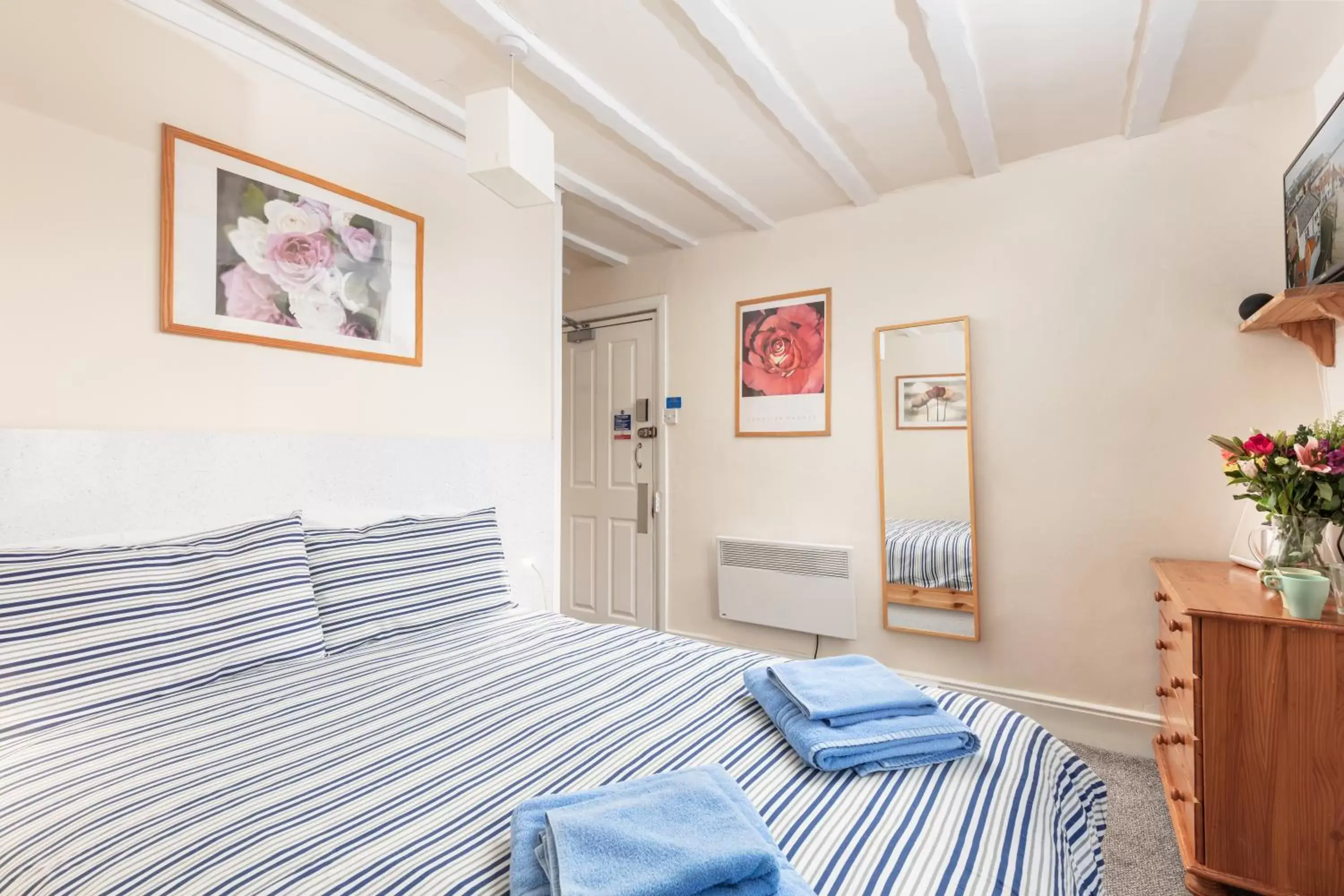 Budget Double Room in Discovery Accommodation Budget Double Room in Discovery Accommodation