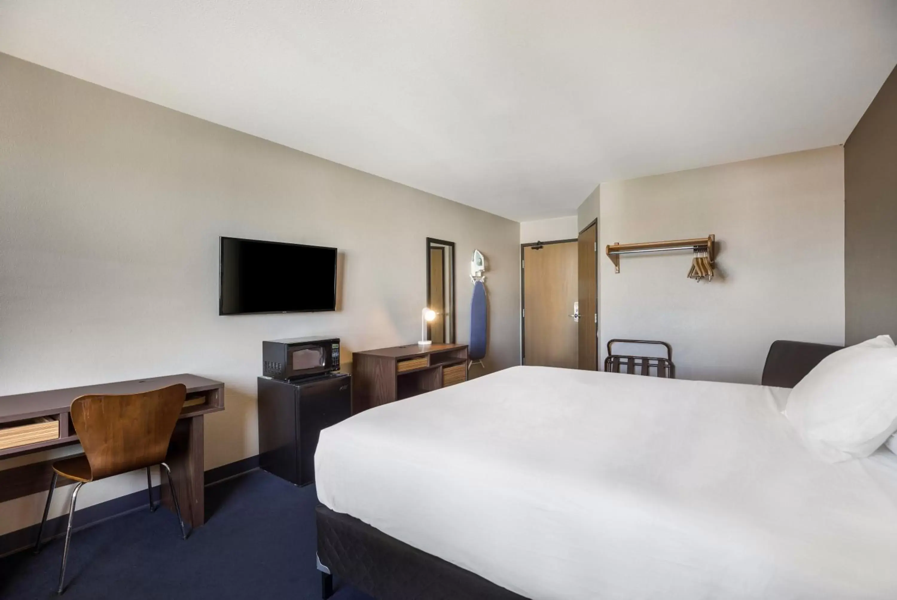 King Room - Non-Smoking in Americas Best Value Inn Sparks King Room - Non-Smoking in Americas Best Value Inn Sparks