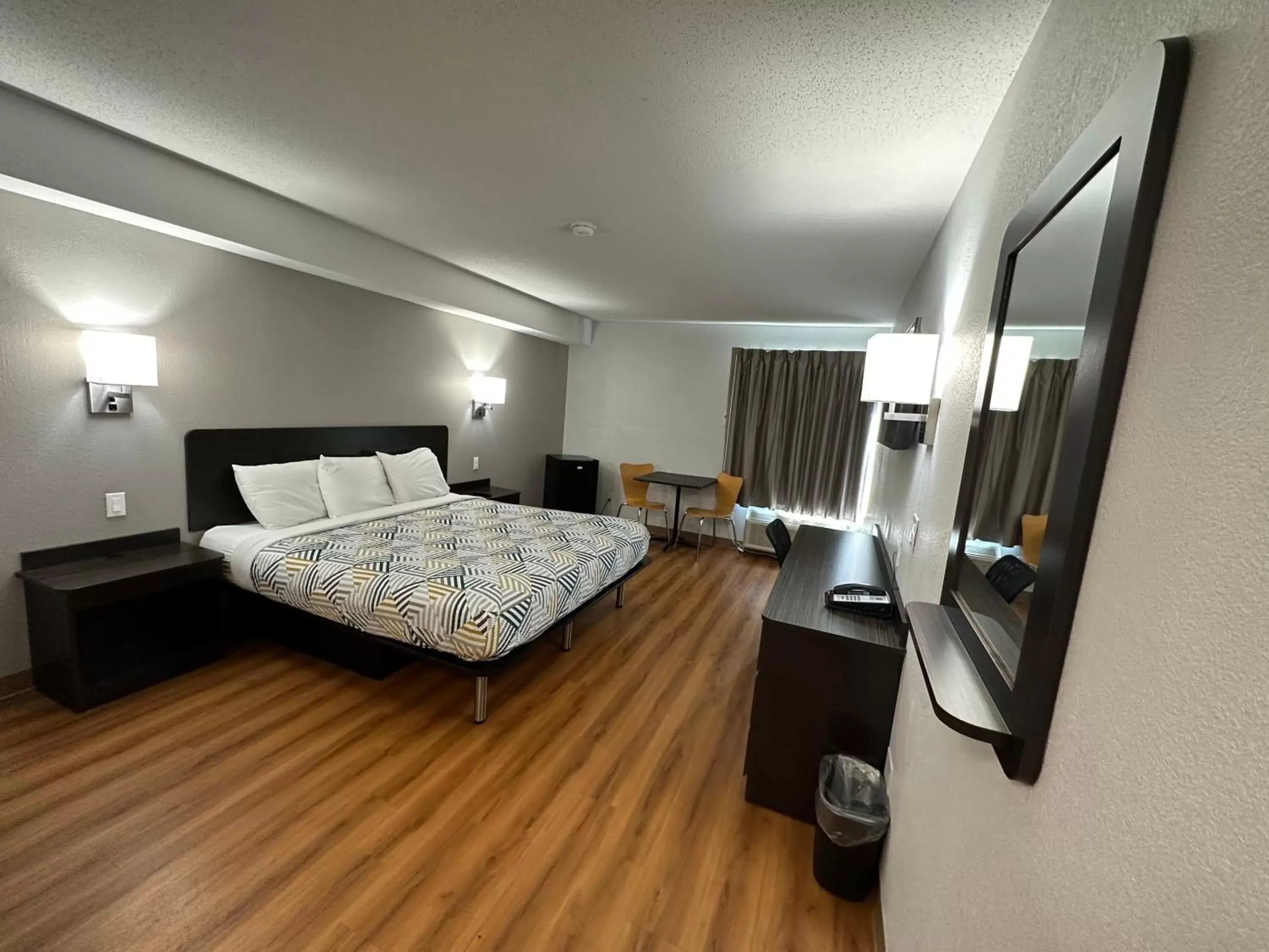 King Room - single occupancy - Non-Smoking in Motel 6-Greensboro, NC - Airport King Room - single occupancy - Non-Smoking in Motel 6-Greensboro, NC - Airport